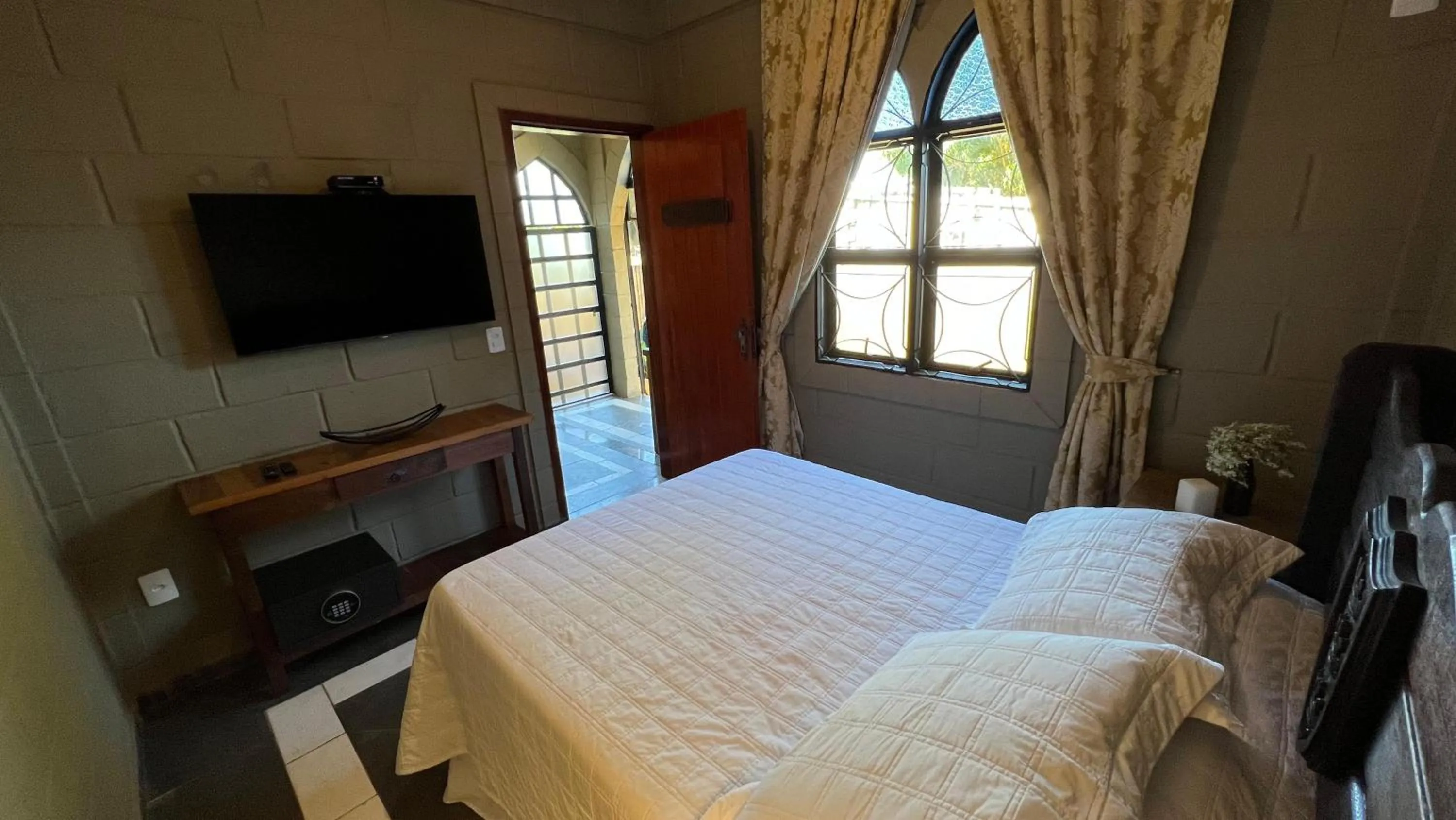 Bed in Pousada Camelot Inn