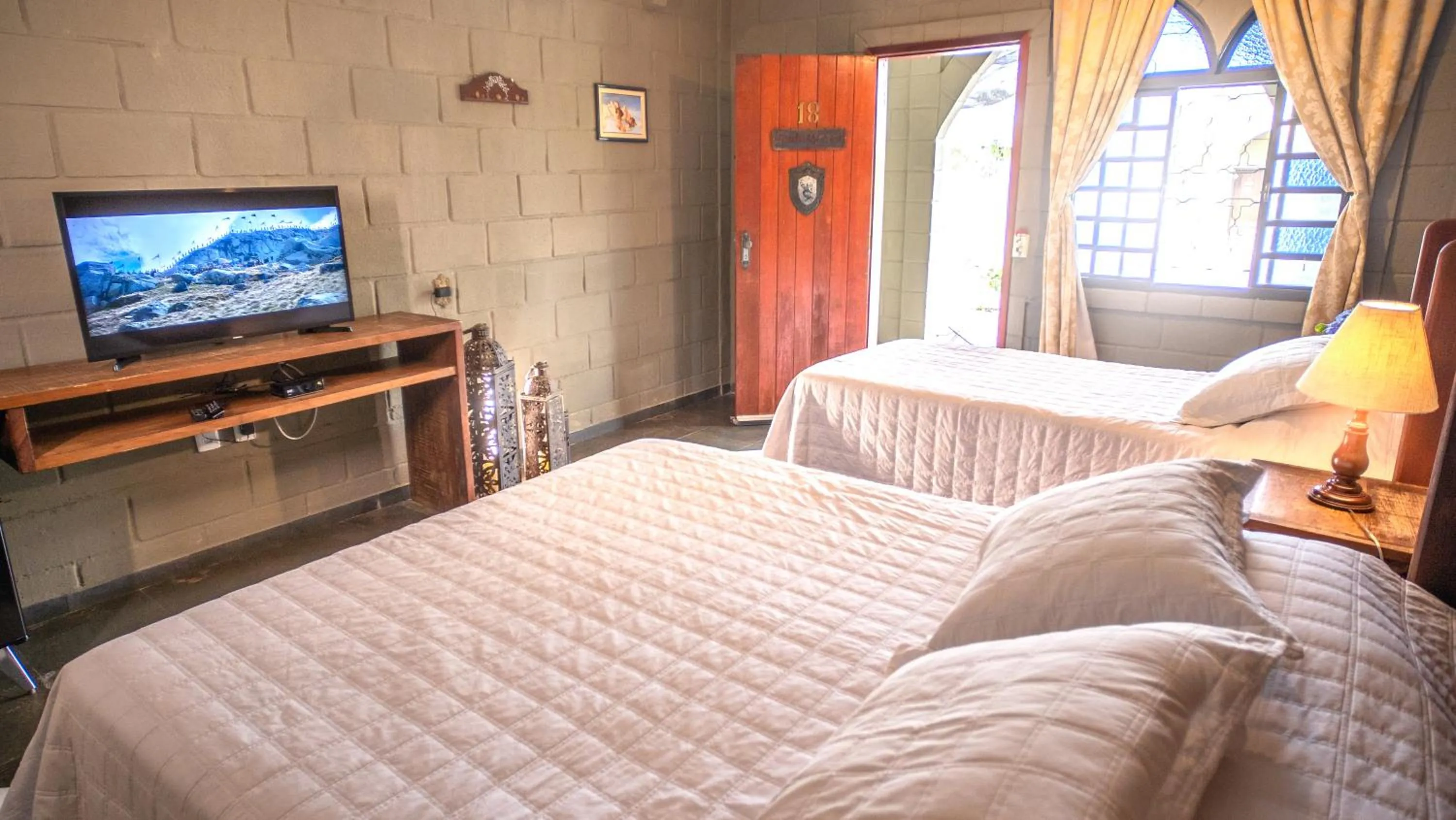 Bed in Pousada Camelot Inn