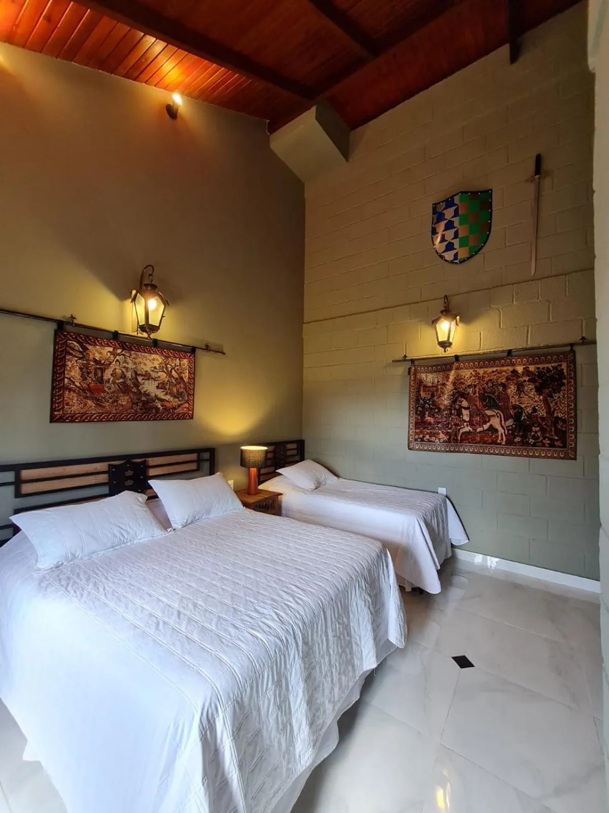 Bedroom, Bed in Pousada Camelot Inn