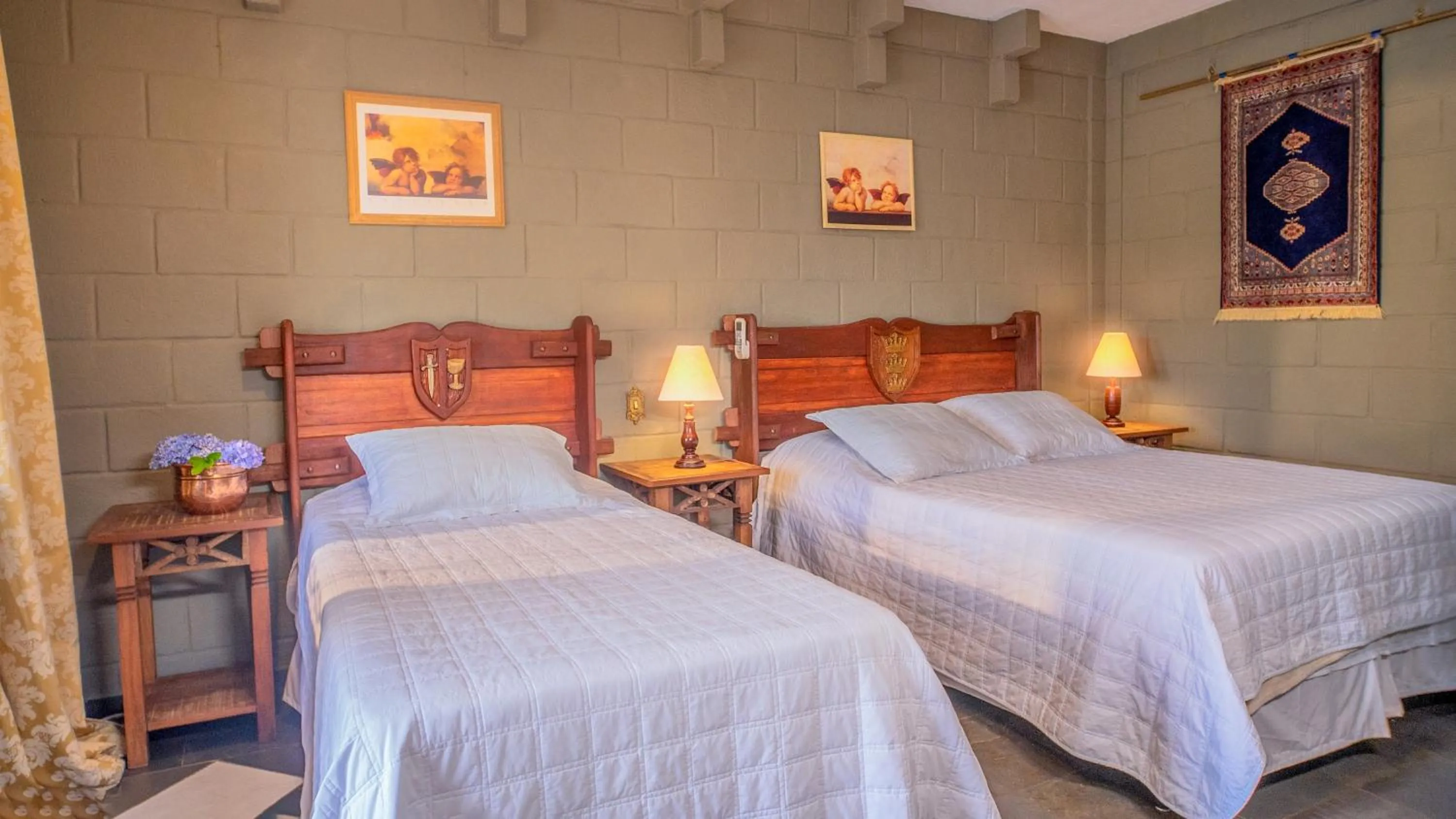 Bed in Pousada Camelot Inn