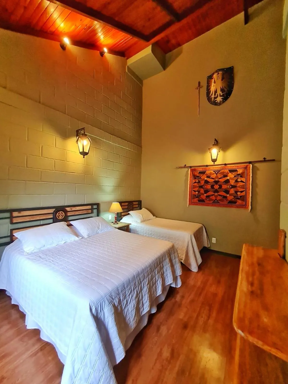 Bedroom, Bed in Pousada Camelot Inn