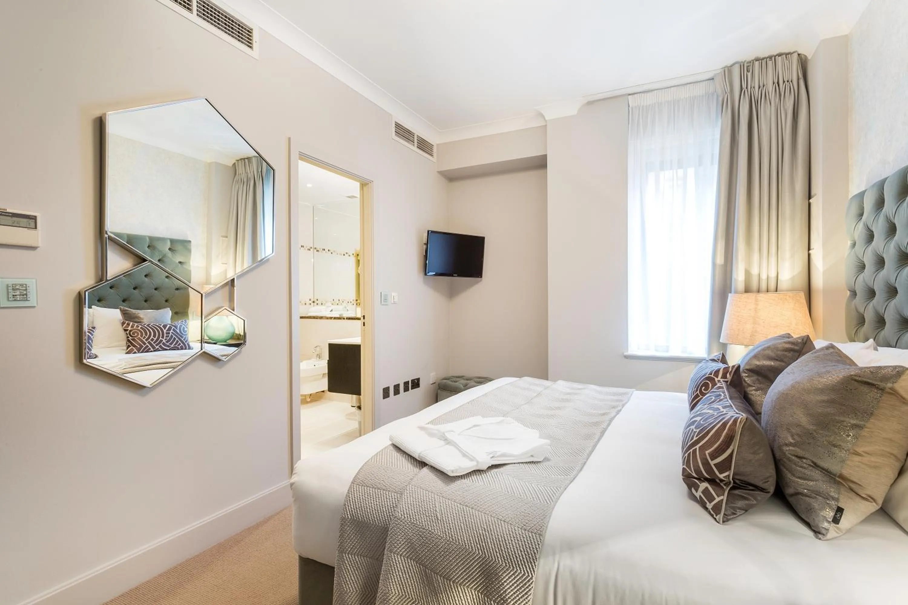 Bed in Arlington House Apartments