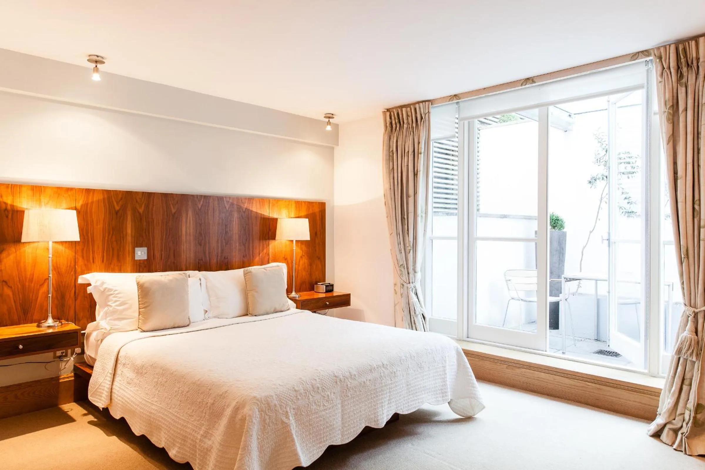 Bedroom, Bed in The Rockwell