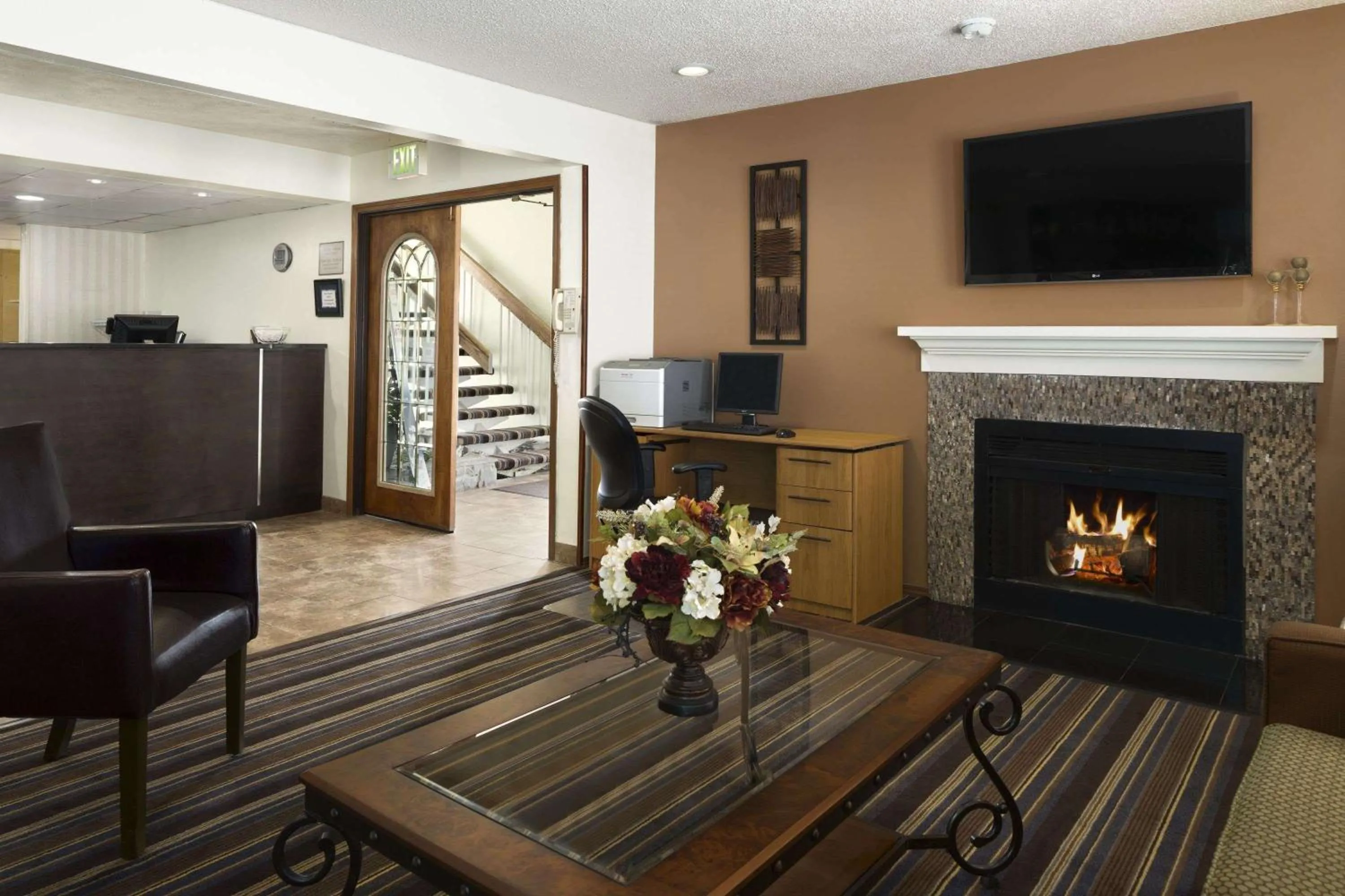 Lobby or reception in Hawthorn Extended Stay by Wyndham Fort Wayne