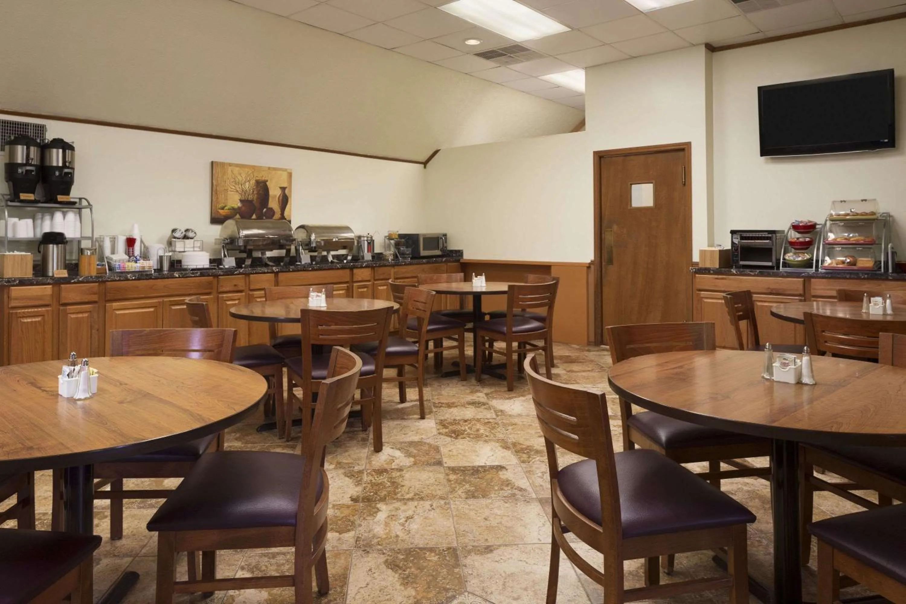 Restaurant/places to eat in Hawthorn Extended Stay by Wyndham Fort Wayne