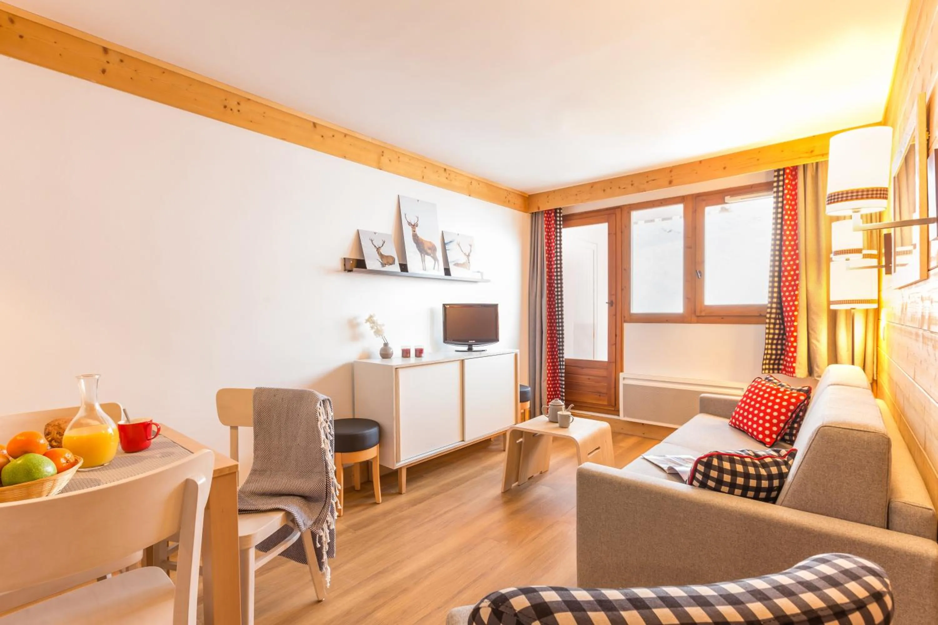 Communal lounge/ TV room in Résidence Pierre & Vacances Aconit