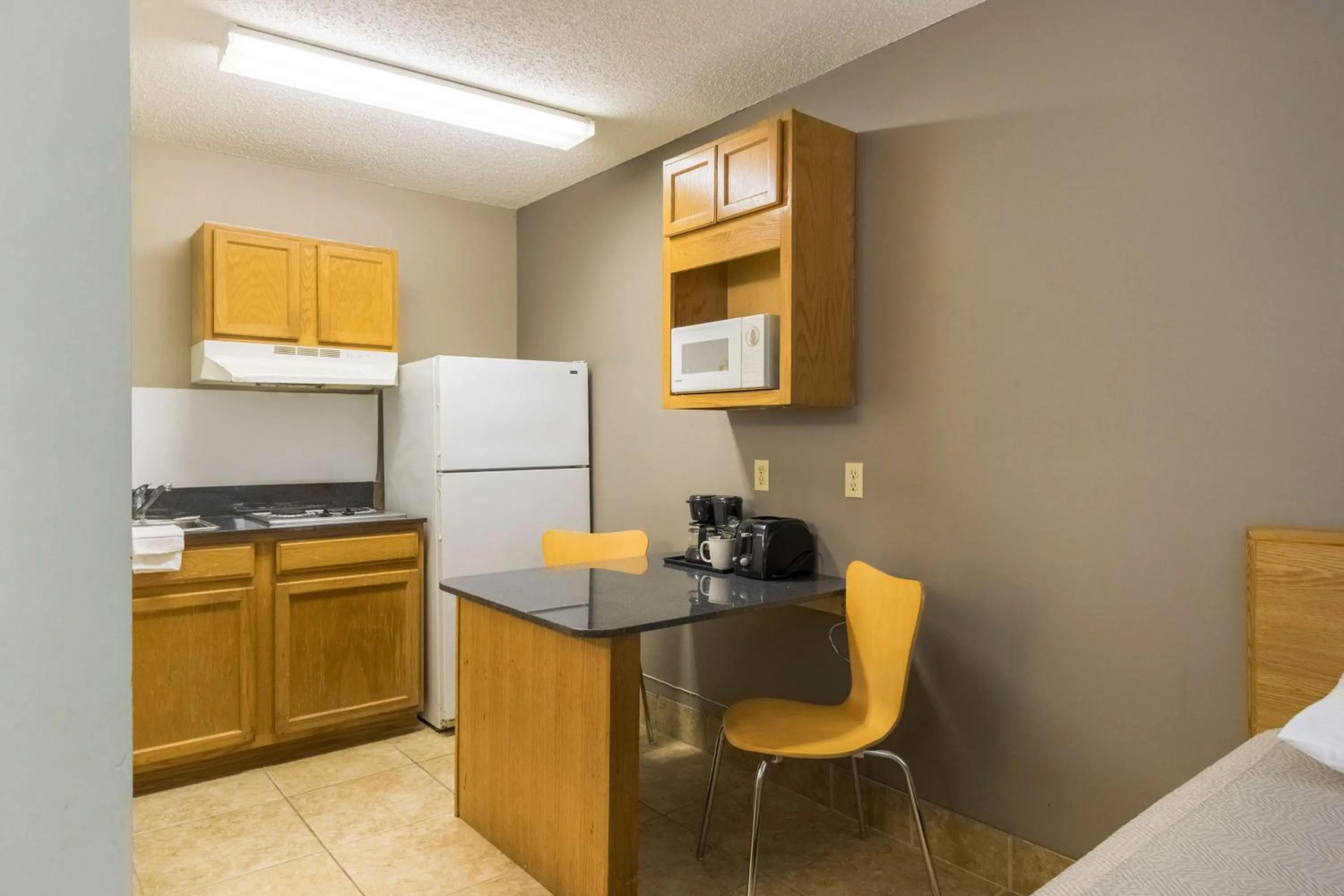 Kitchen or kitchenette in Studio 6-Statesboro, GA