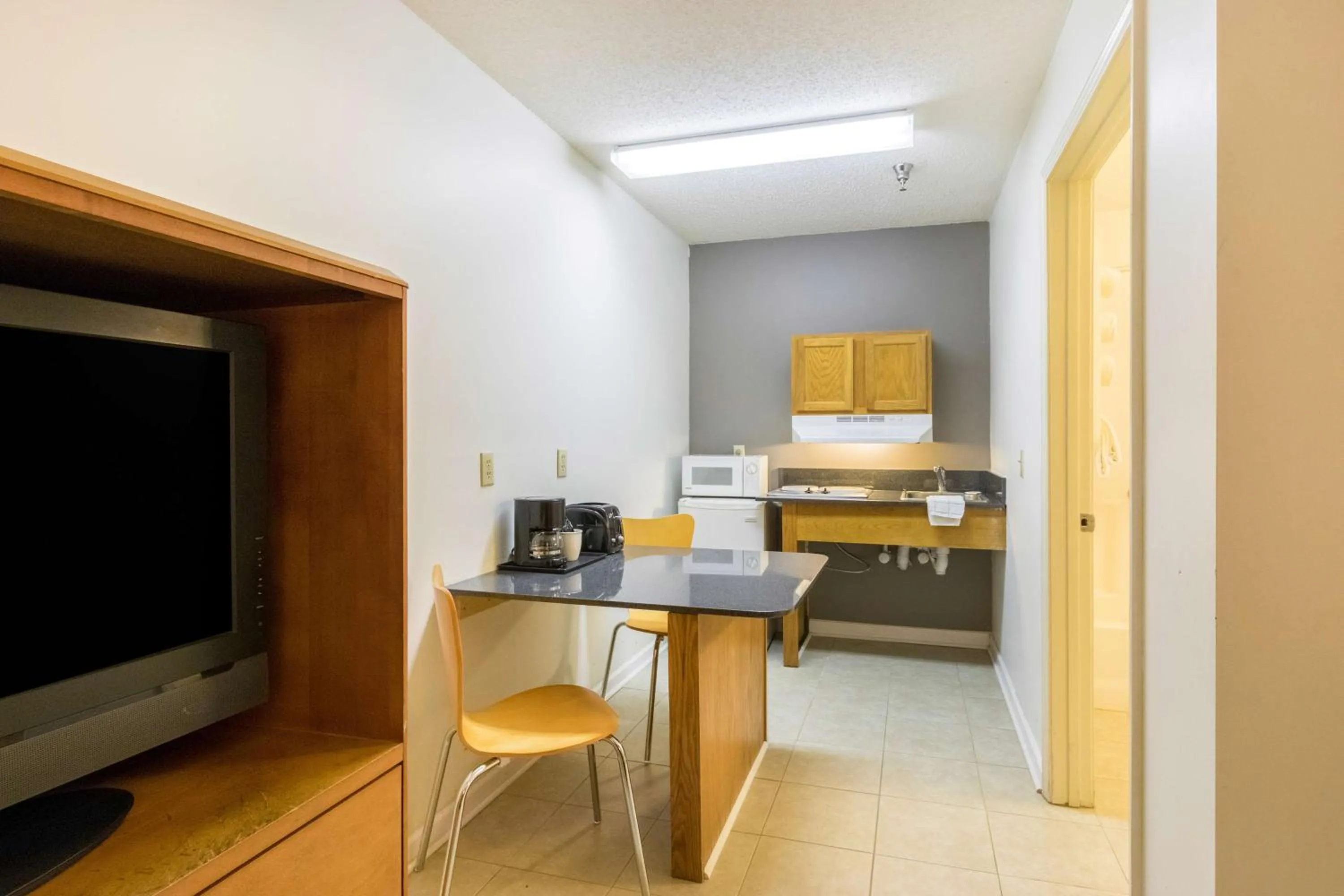 TV and multimedia in Studio 6-Statesboro, GA