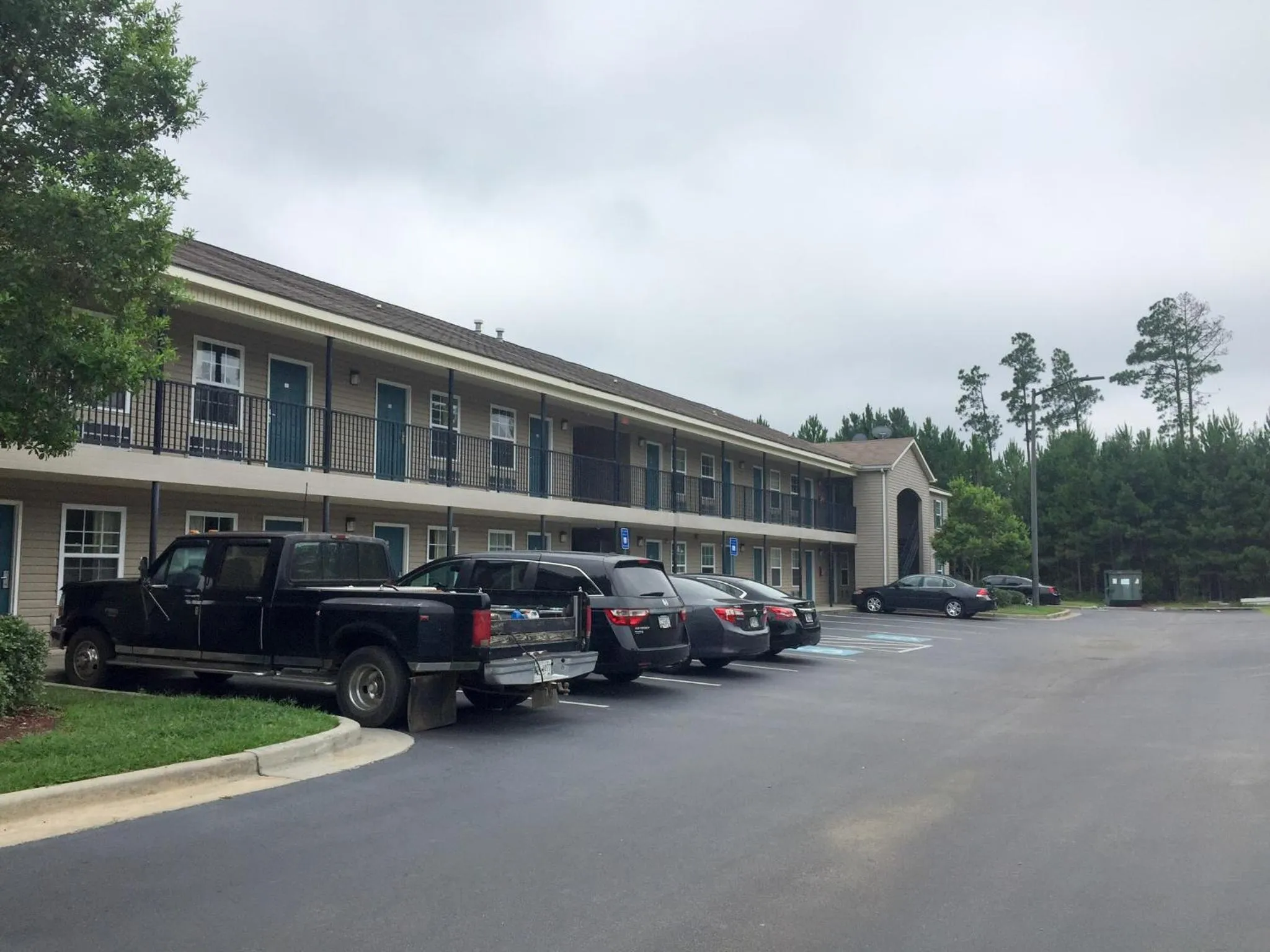 Property building in Studio 6-Statesboro, GA