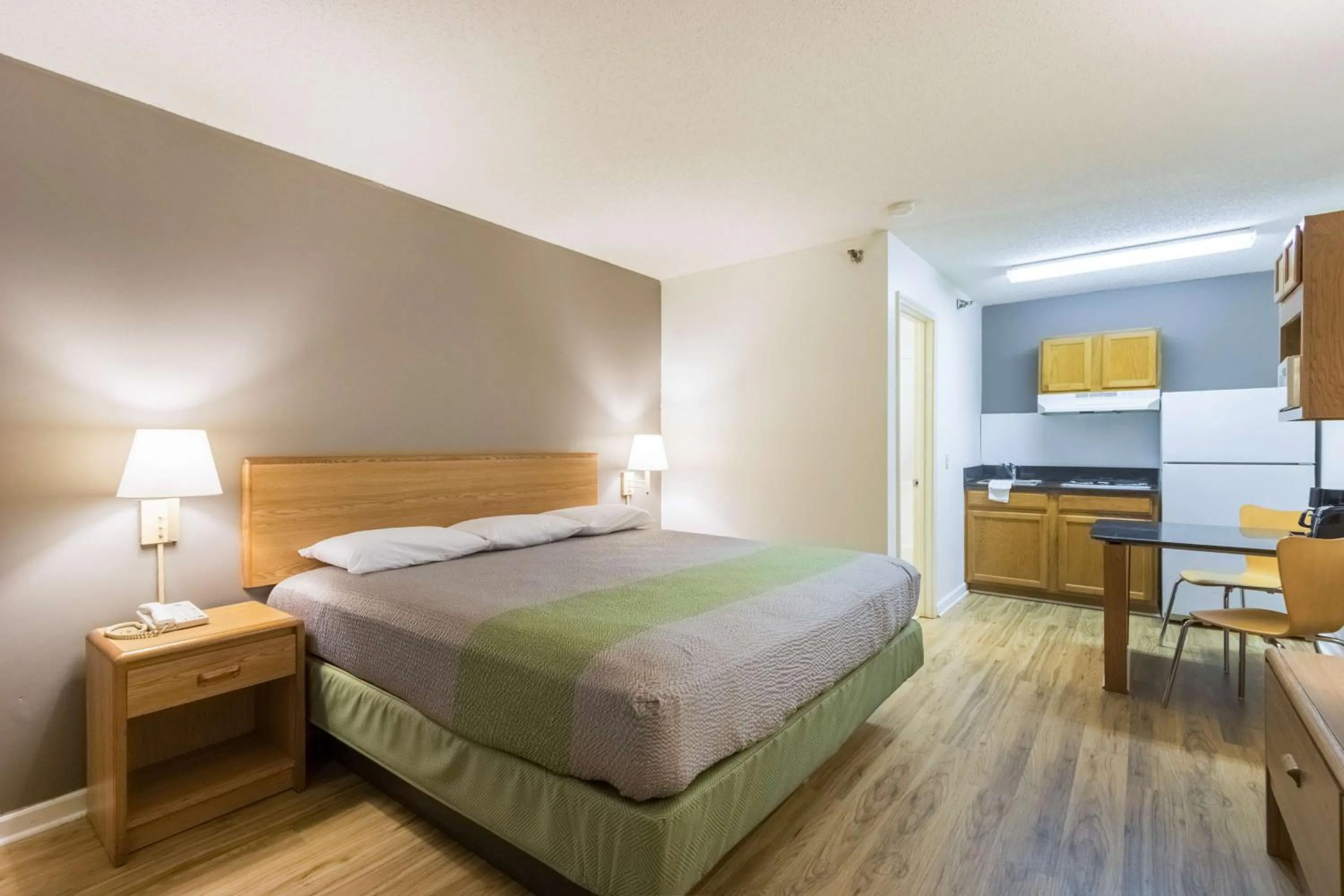 Kitchen or kitchenette, Bed in Studio 6-Statesboro, GA