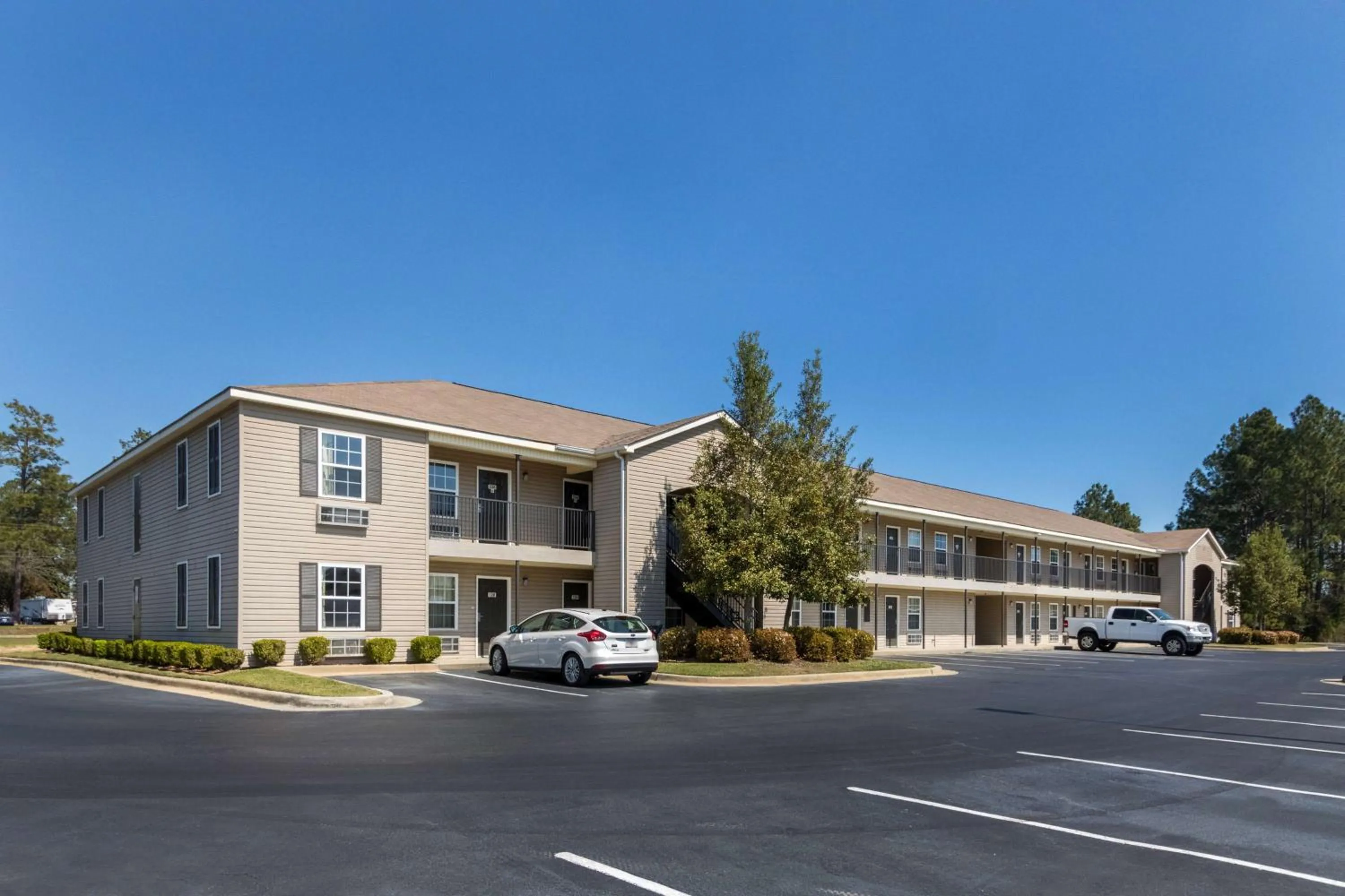 Property building in Studio 6-Statesboro, GA