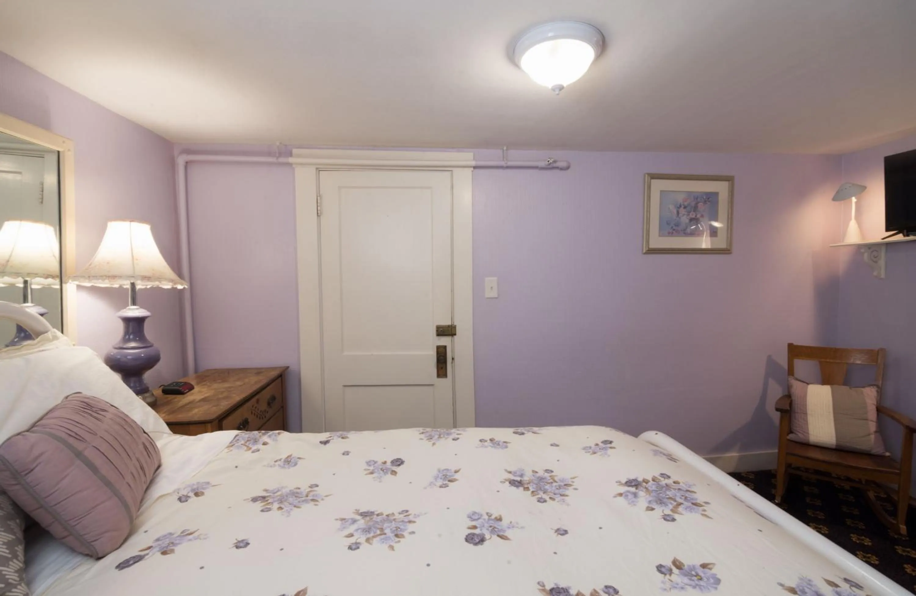 Bed in The Monadnock Inn