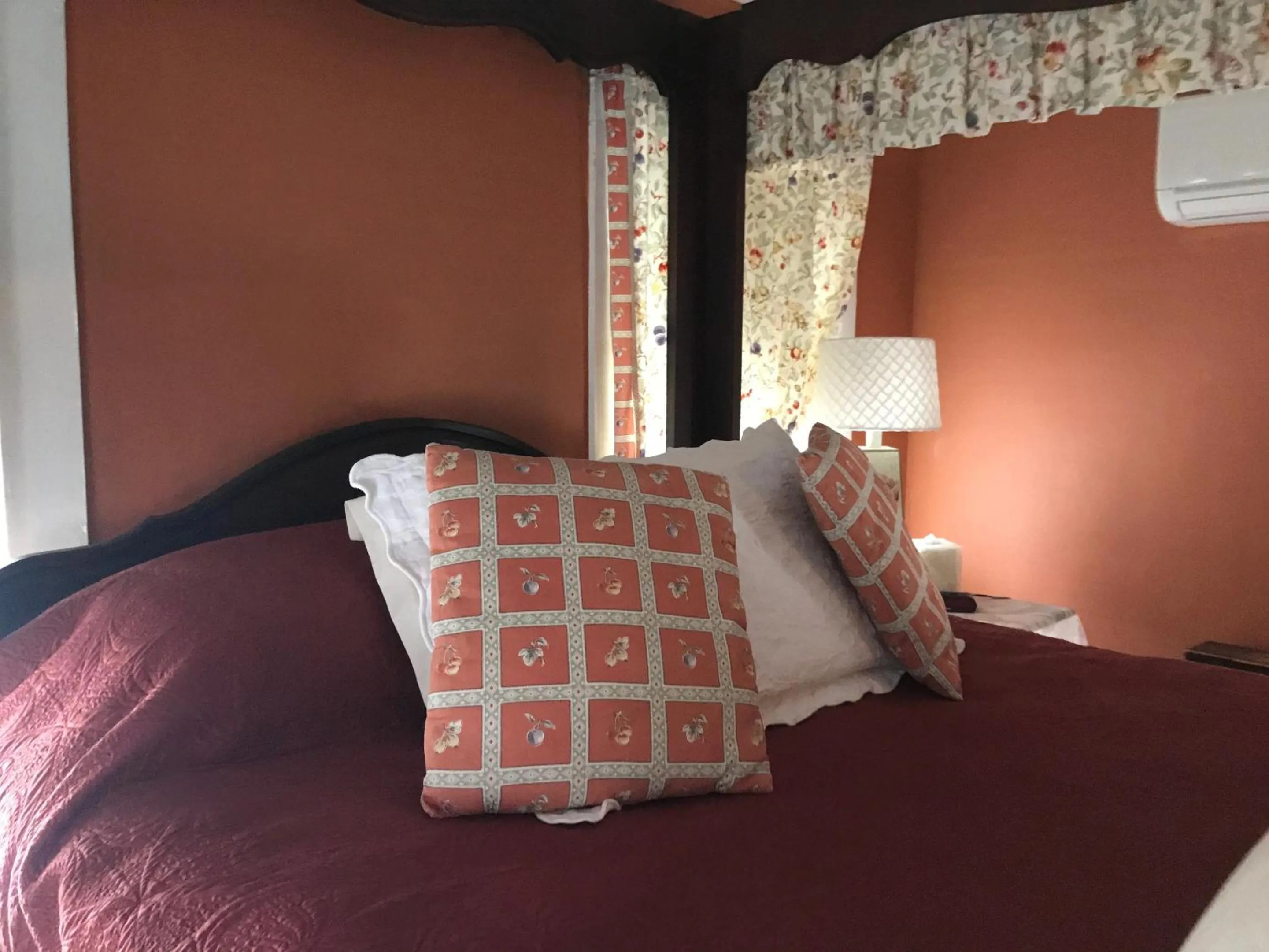 Bedroom, Bed in The Monadnock Inn