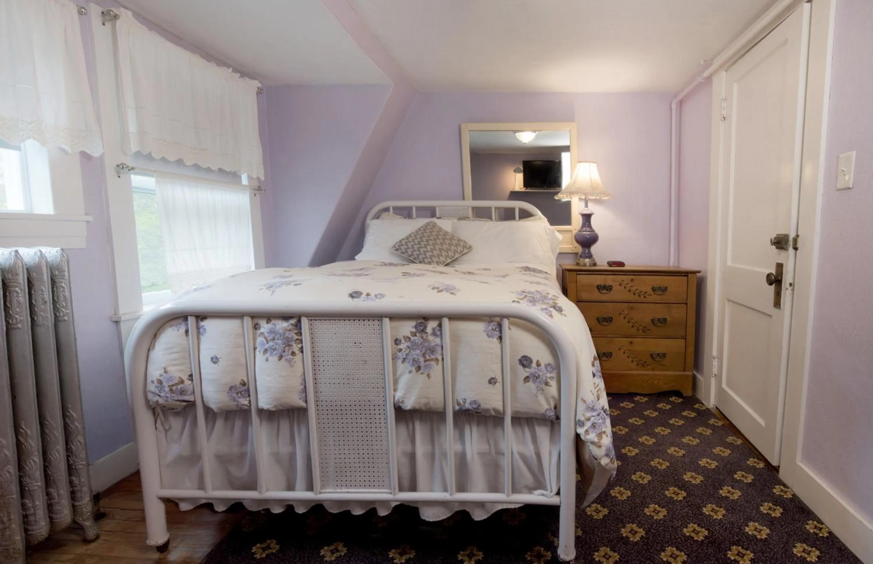 Bed in The Monadnock Inn