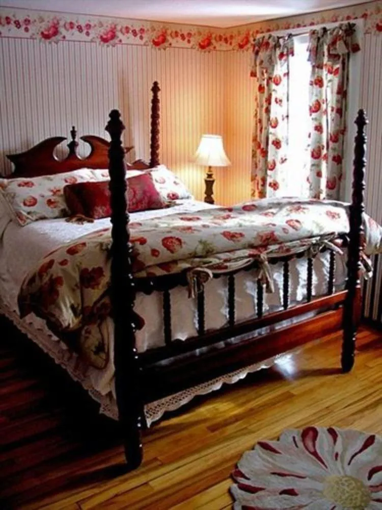 Bedroom, Bed in The Monadnock Inn