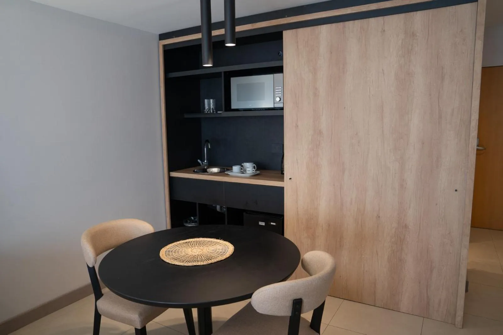 Area and facilities in Urbana Suites