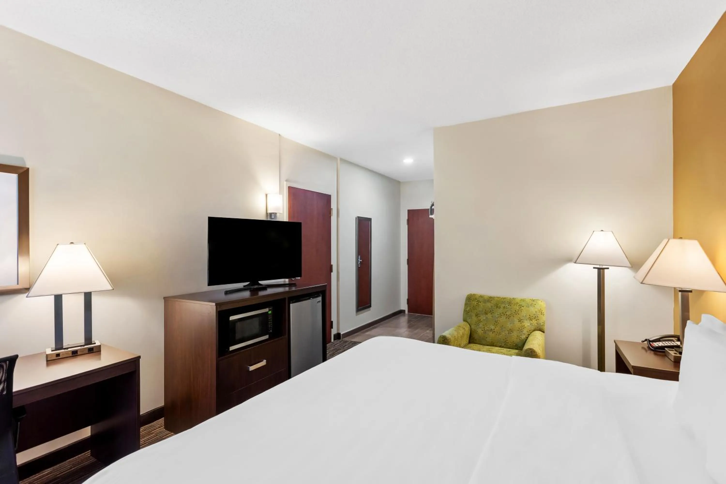 Bedroom, Bed in SureStay by Best Western Grayson