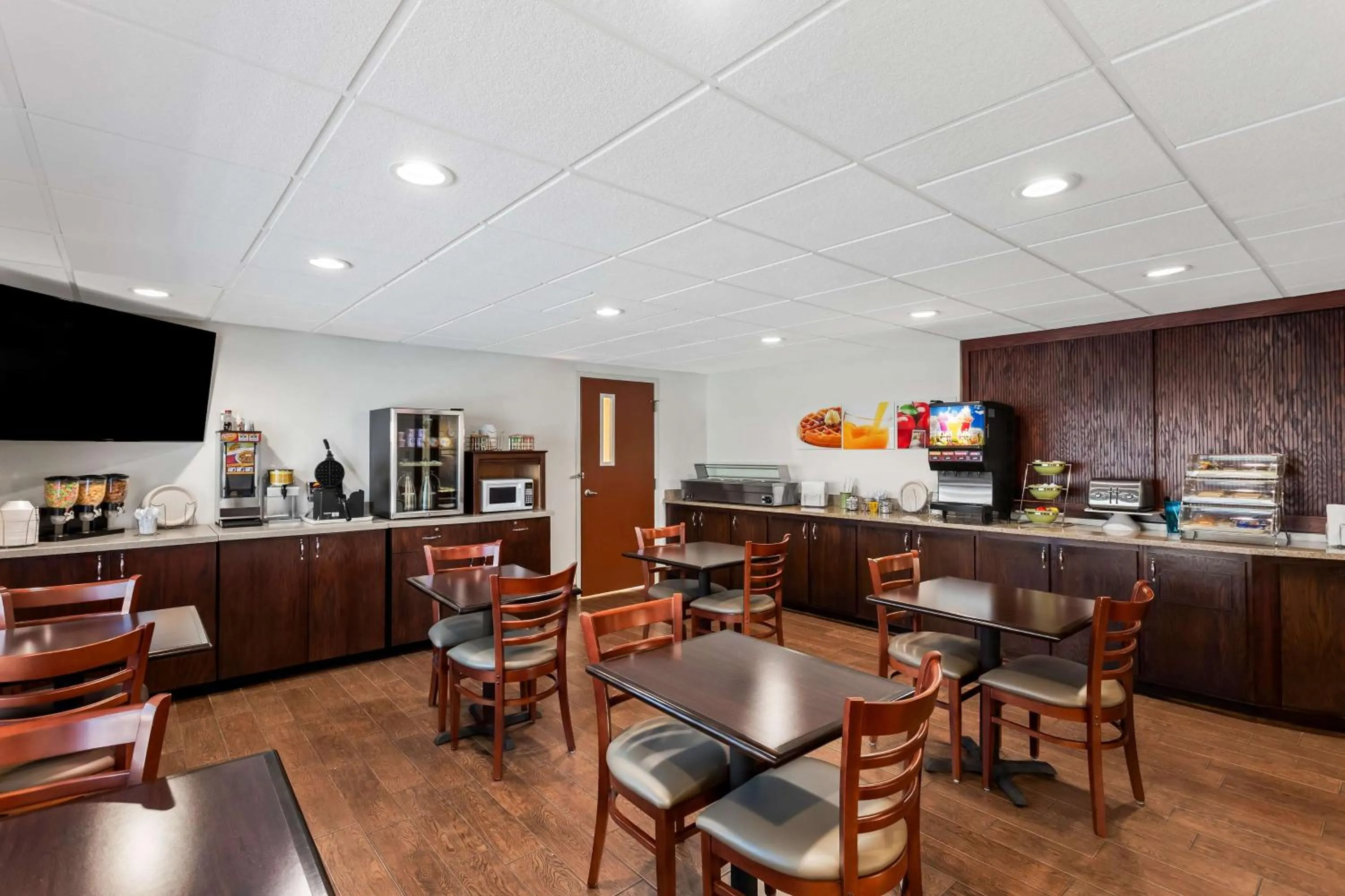 Breakfast in SureStay by Best Western Grayson