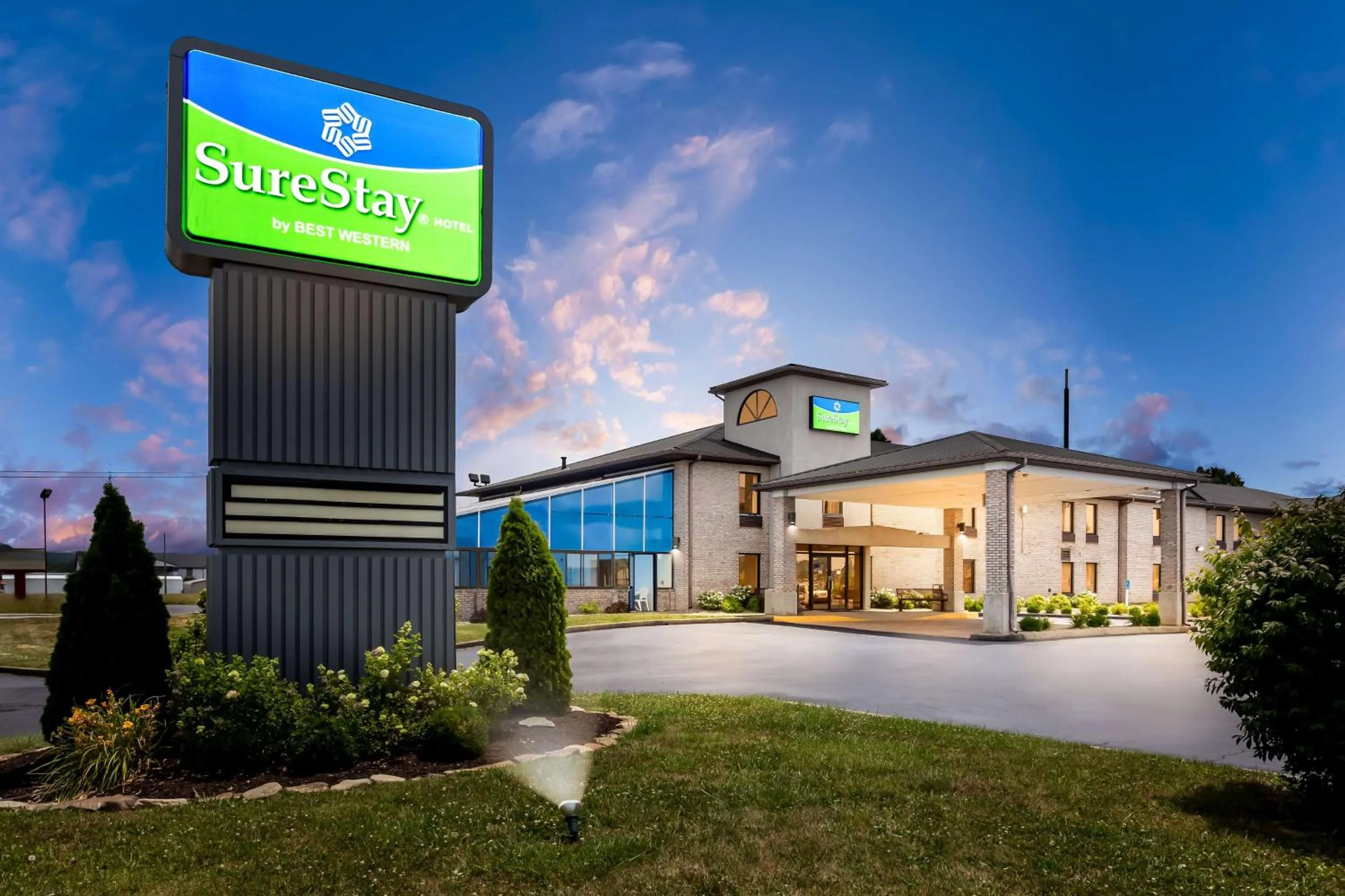 Property building in SureStay by Best Western Grayson