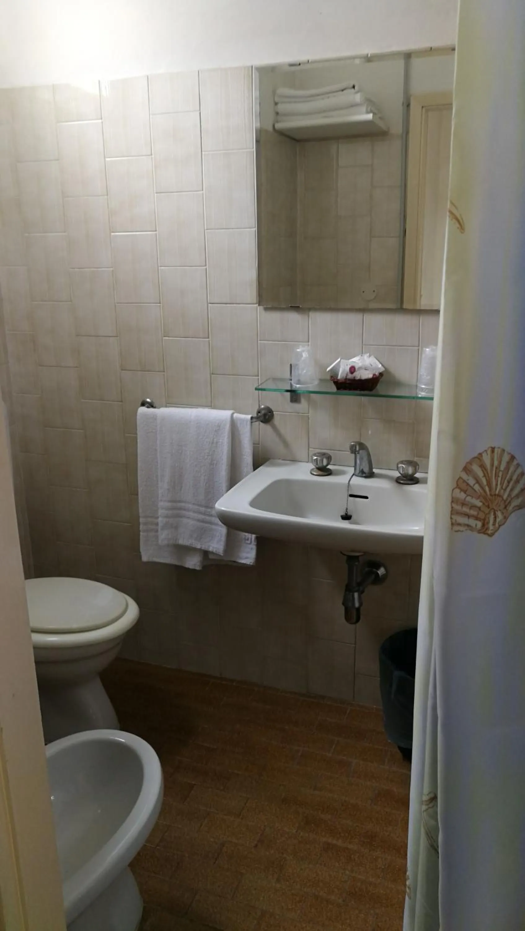 Shower in Hotel Alaska