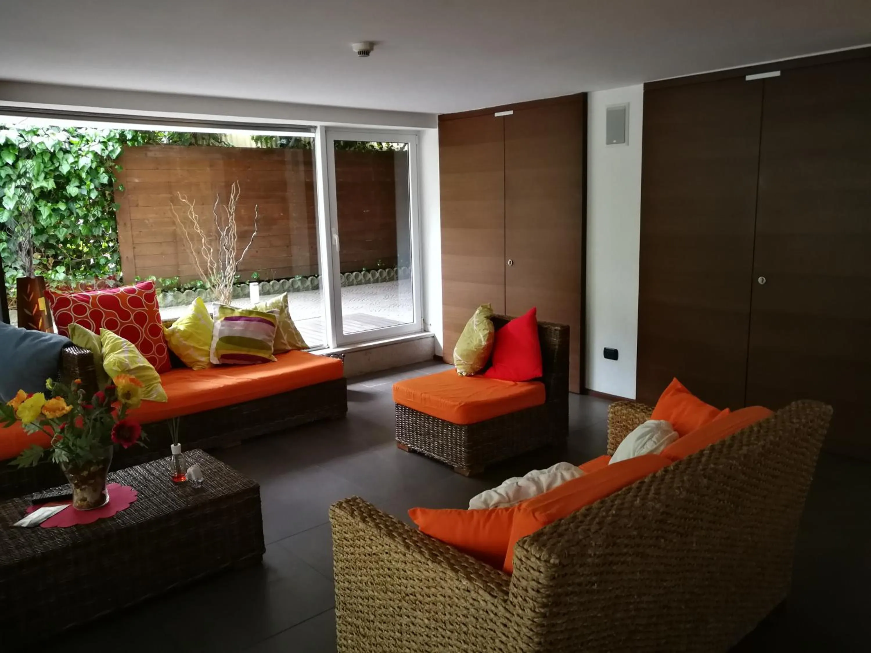 Communal lounge/ TV room in Hotel Alaska