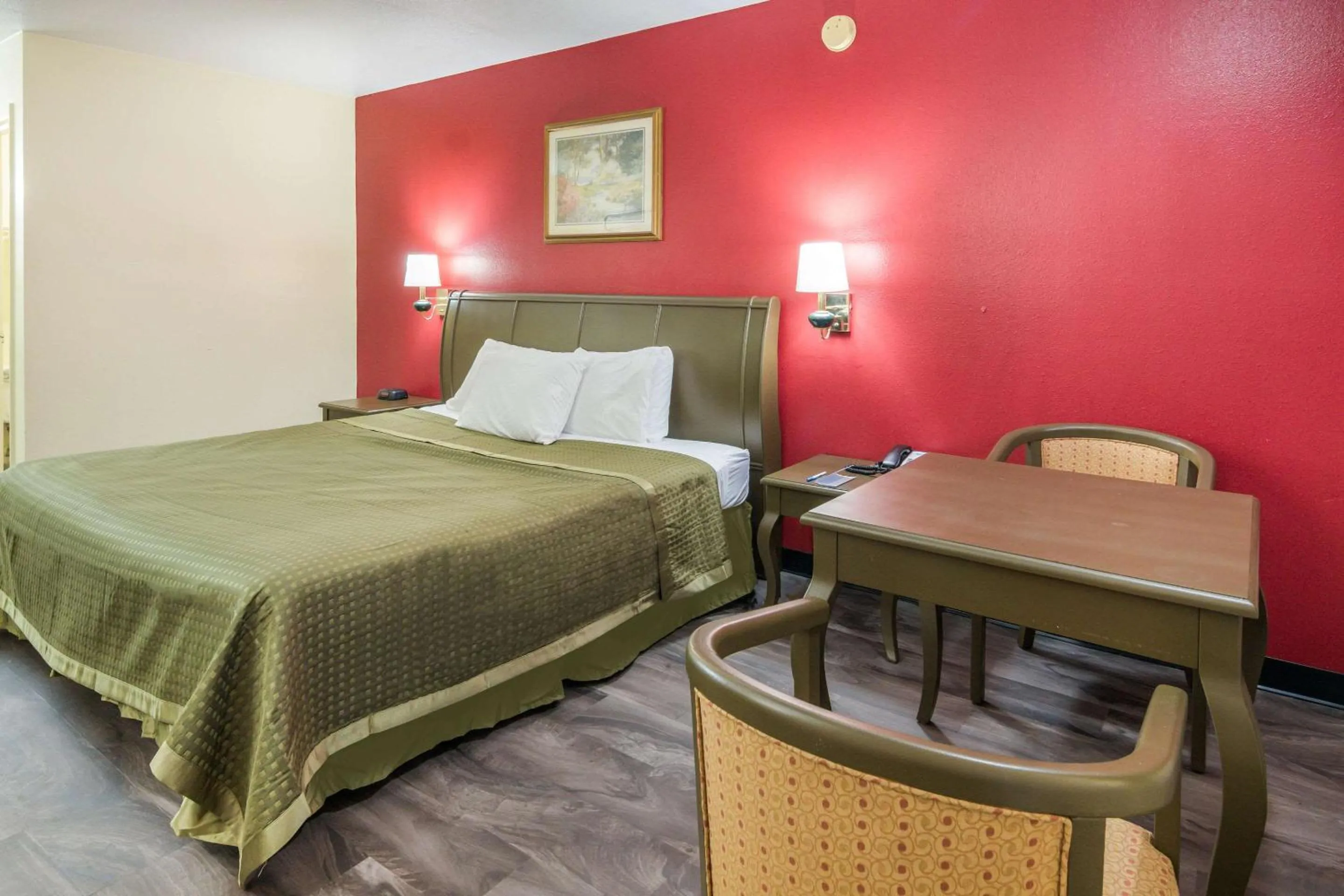 Photo of the whole room, Bed in Rodeway Inn Ranger I-20