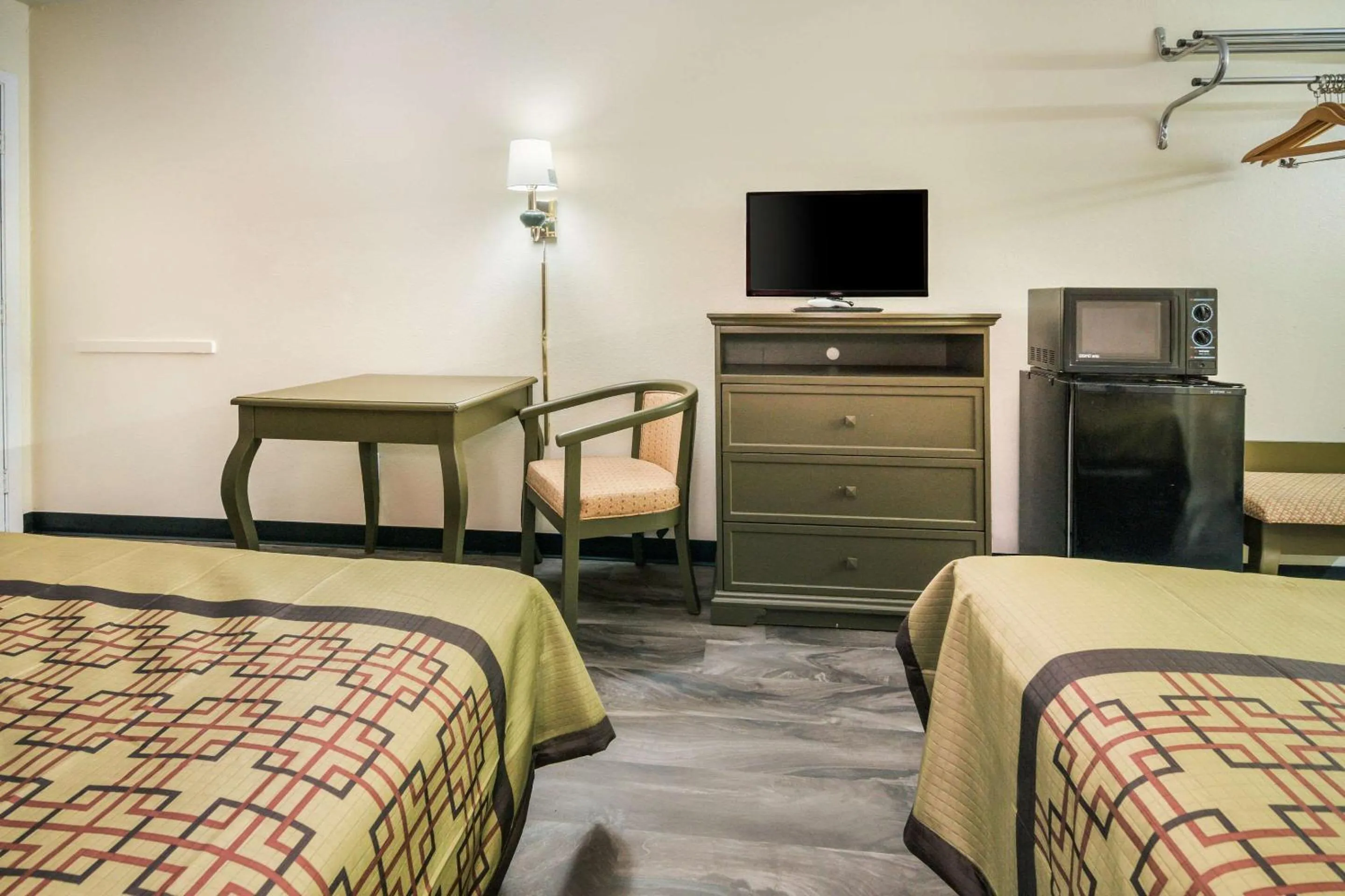 Photo of the whole room, Bed in Rodeway Inn Ranger I-20