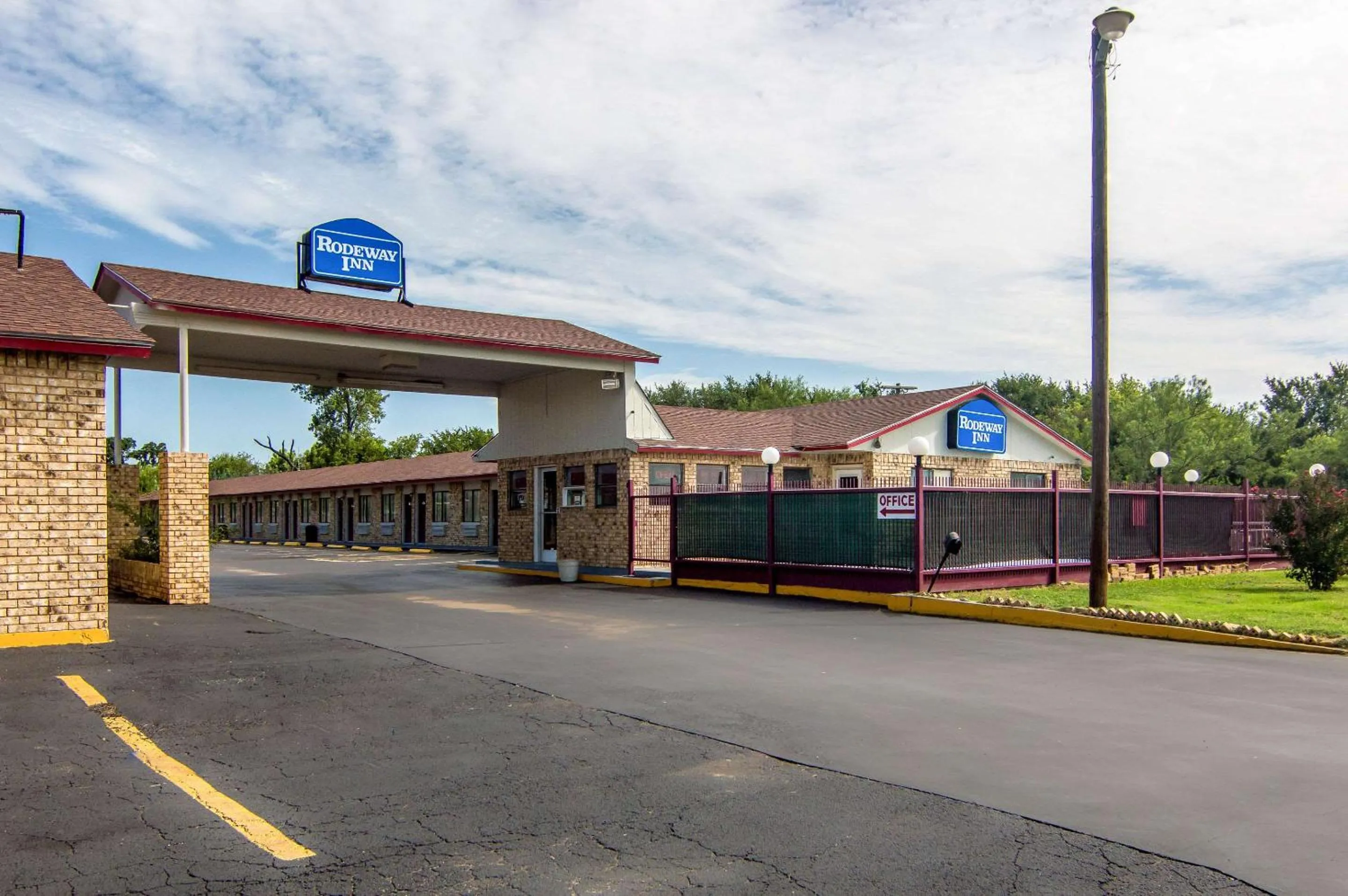 Property building in Rodeway Inn Ranger I-20