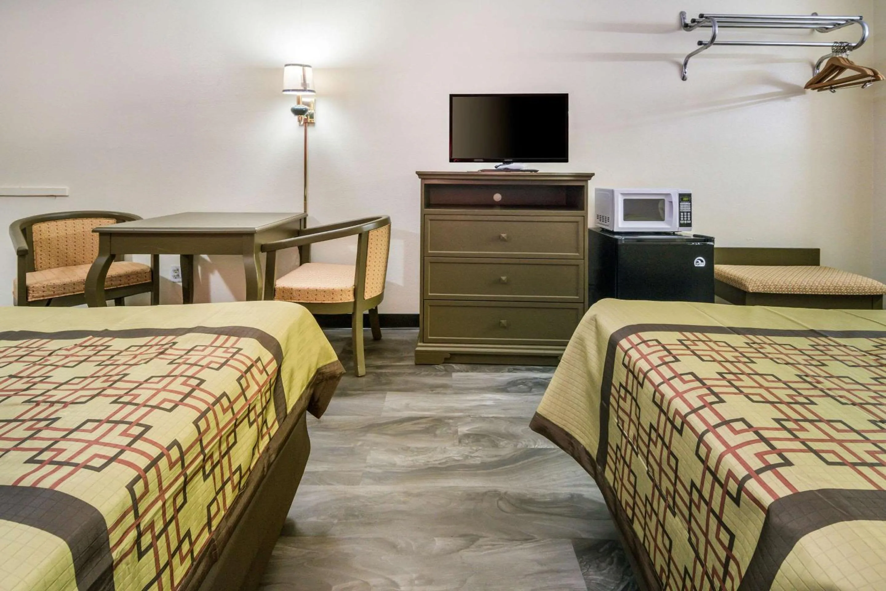 Photo of the whole room, Bed in Rodeway Inn Ranger I-20