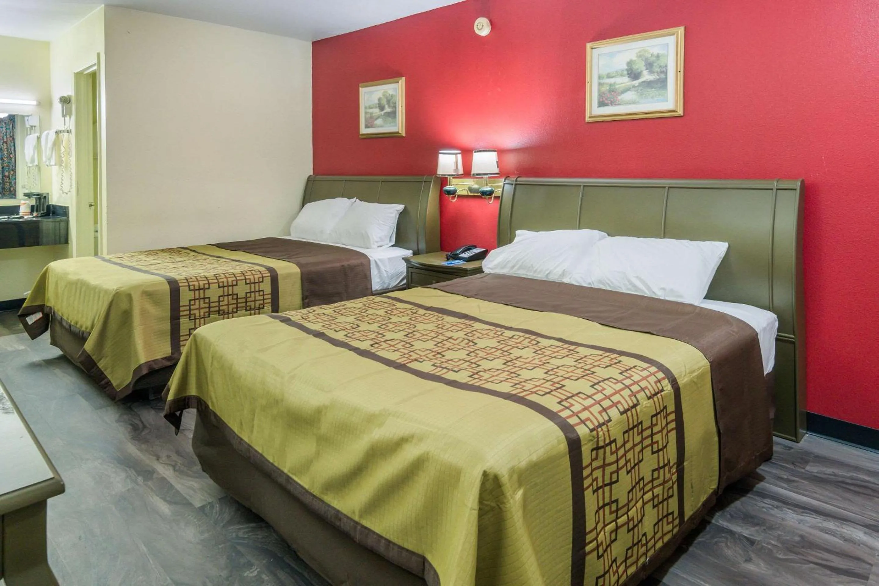 Photo of the whole room, Bed in Rodeway Inn Ranger I-20