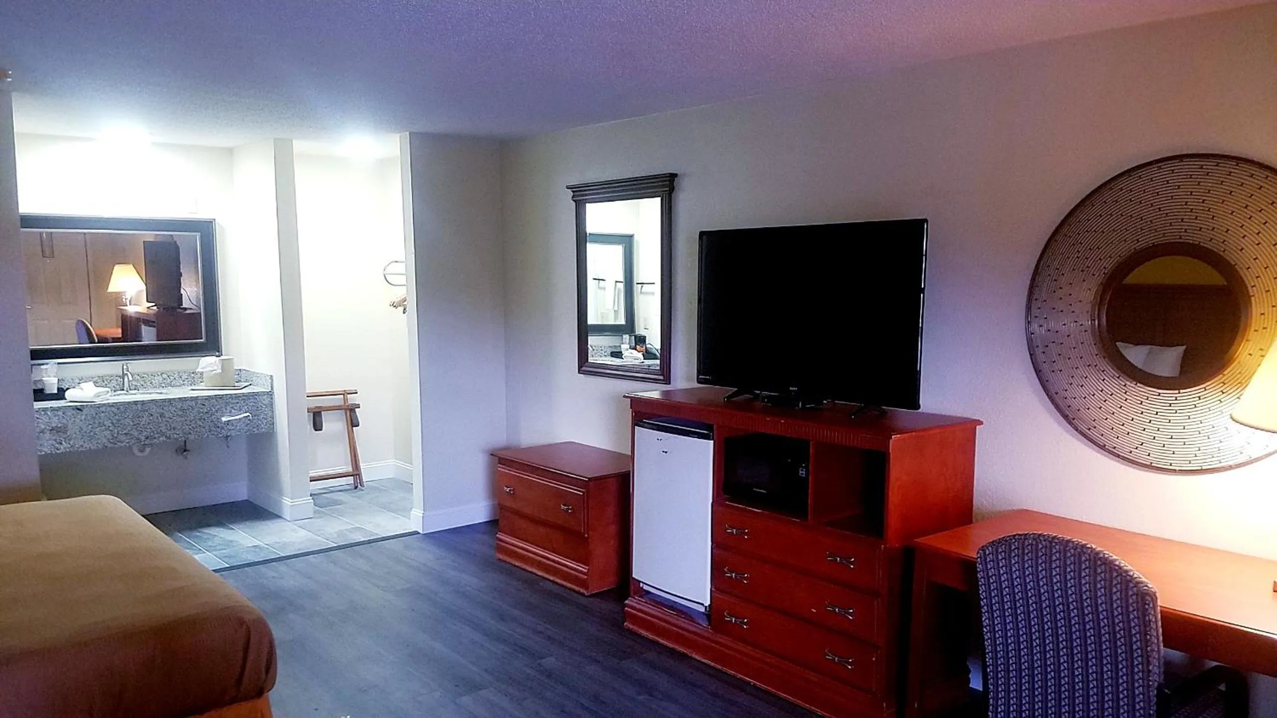 Communal lounge/ TV room in Sylvania Inn-Sylvania,Statesboro, GA-Georgia Southern Univ GSU