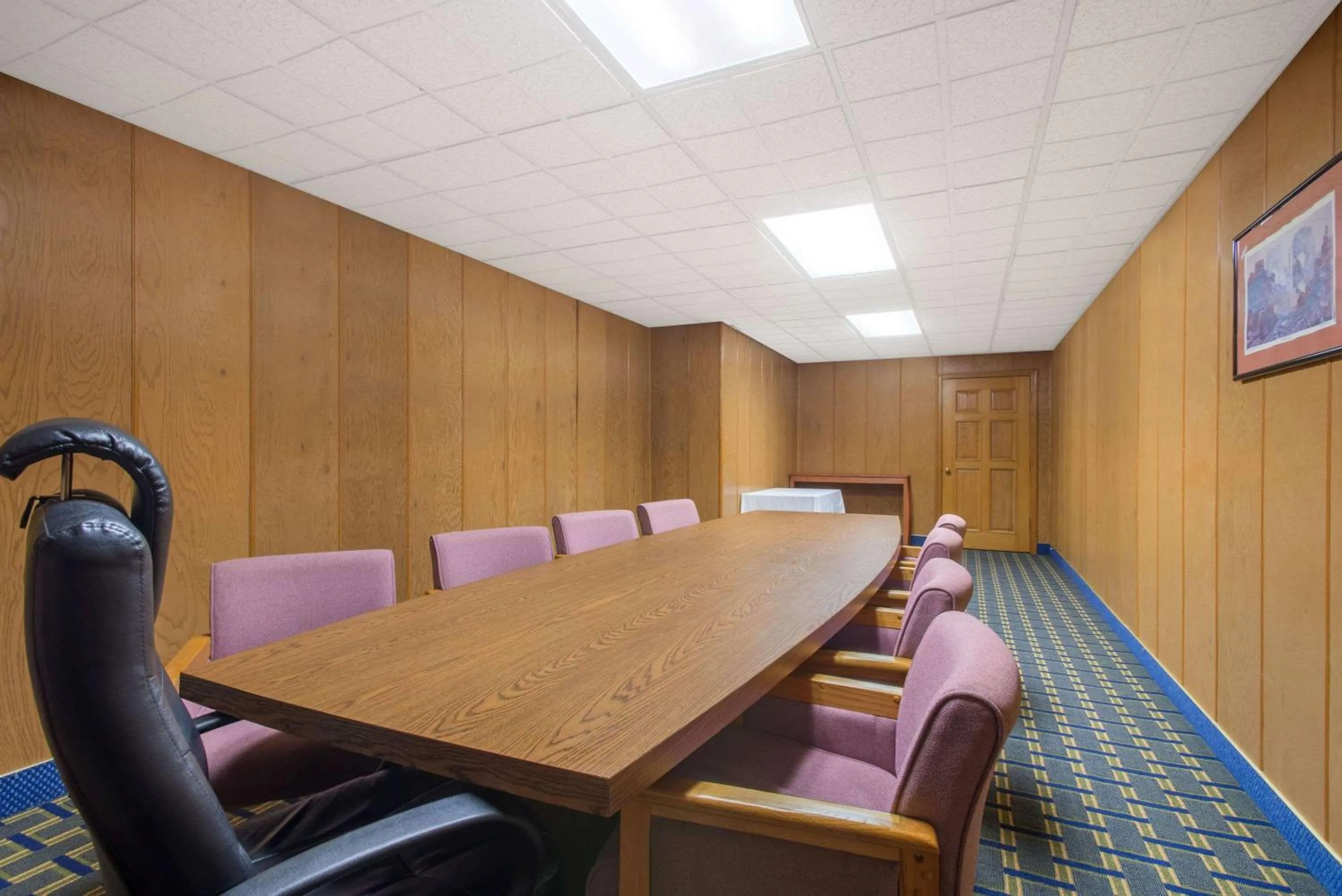 Meeting/conference room in Days Inn by Wyndham Roanoke Hollins Near I-81