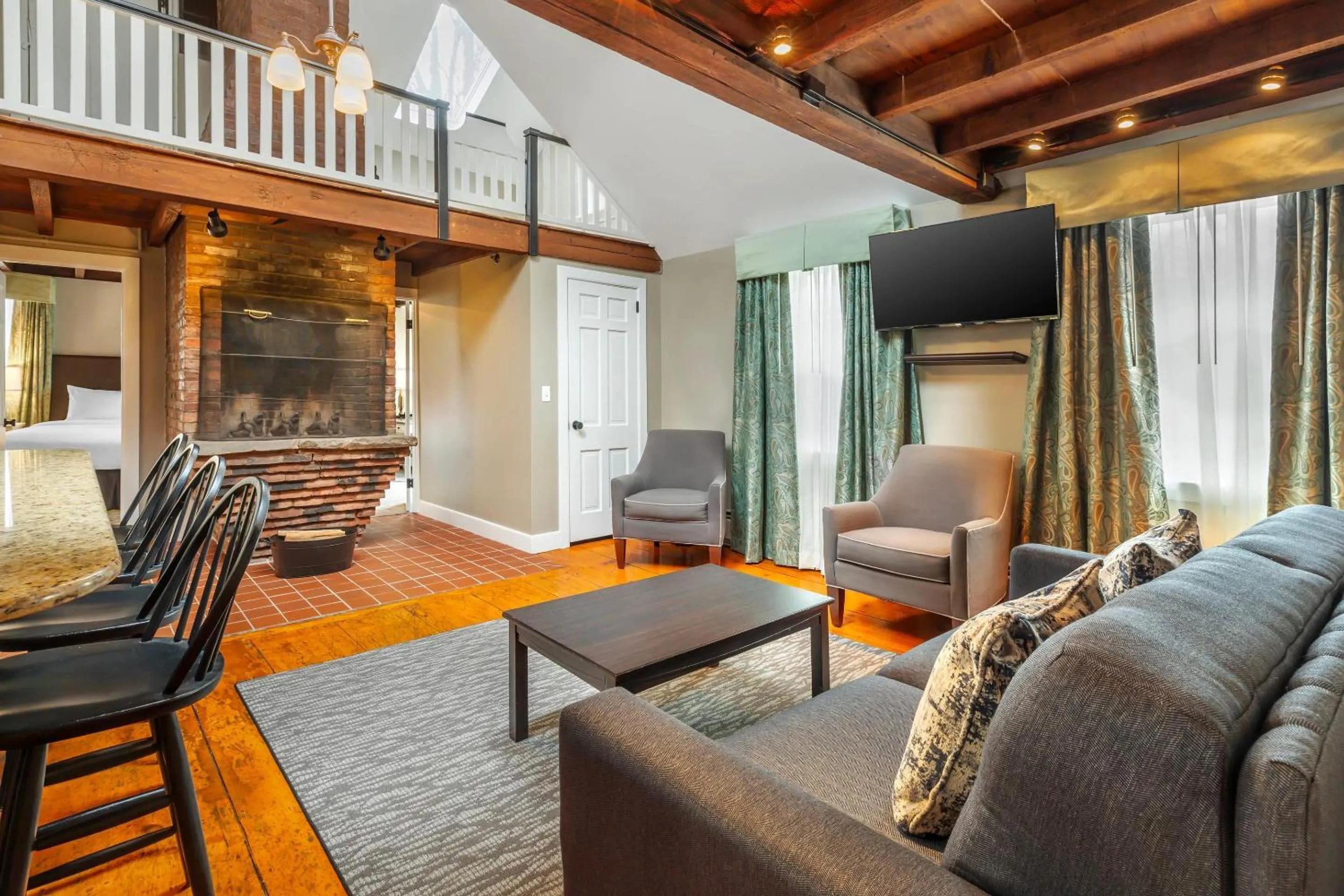 Bedroom in Essex Street Inn & Suites, an Ascend Collection Hotel