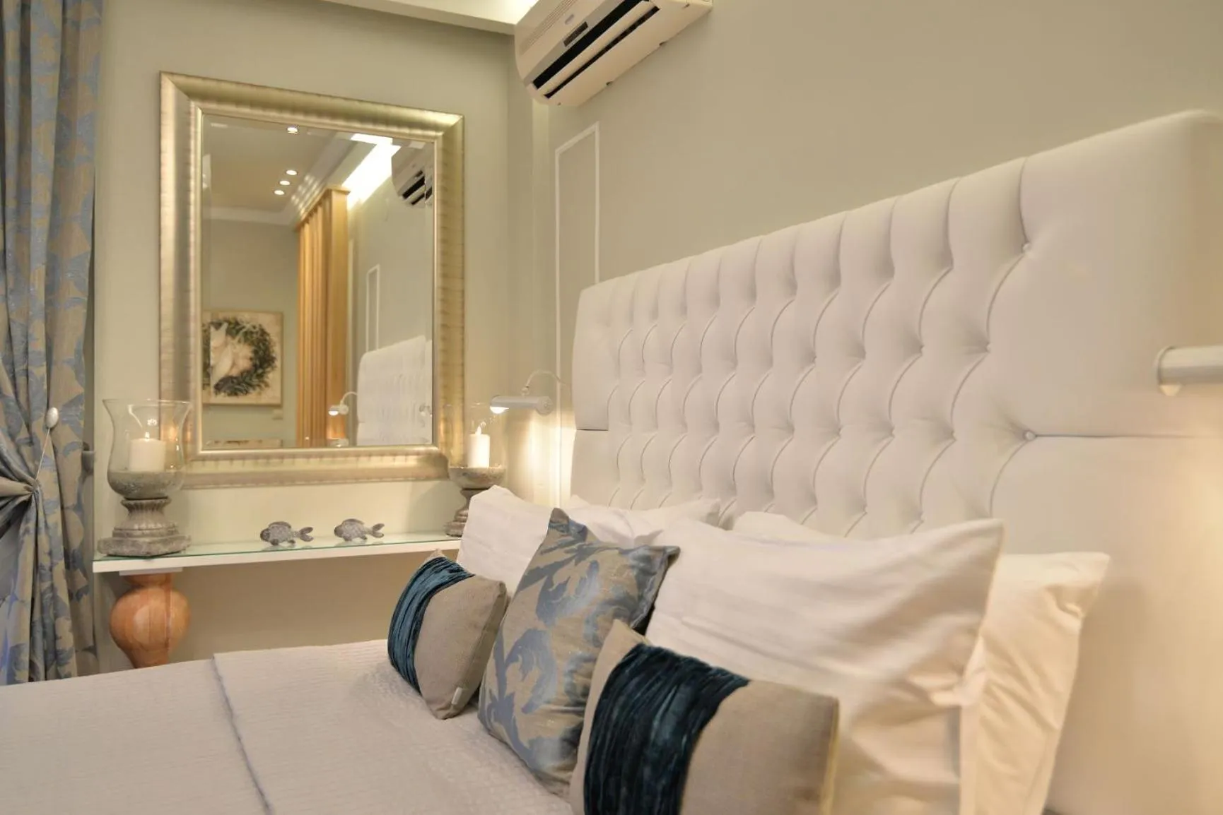 Bed in Epavlis Luxury apts