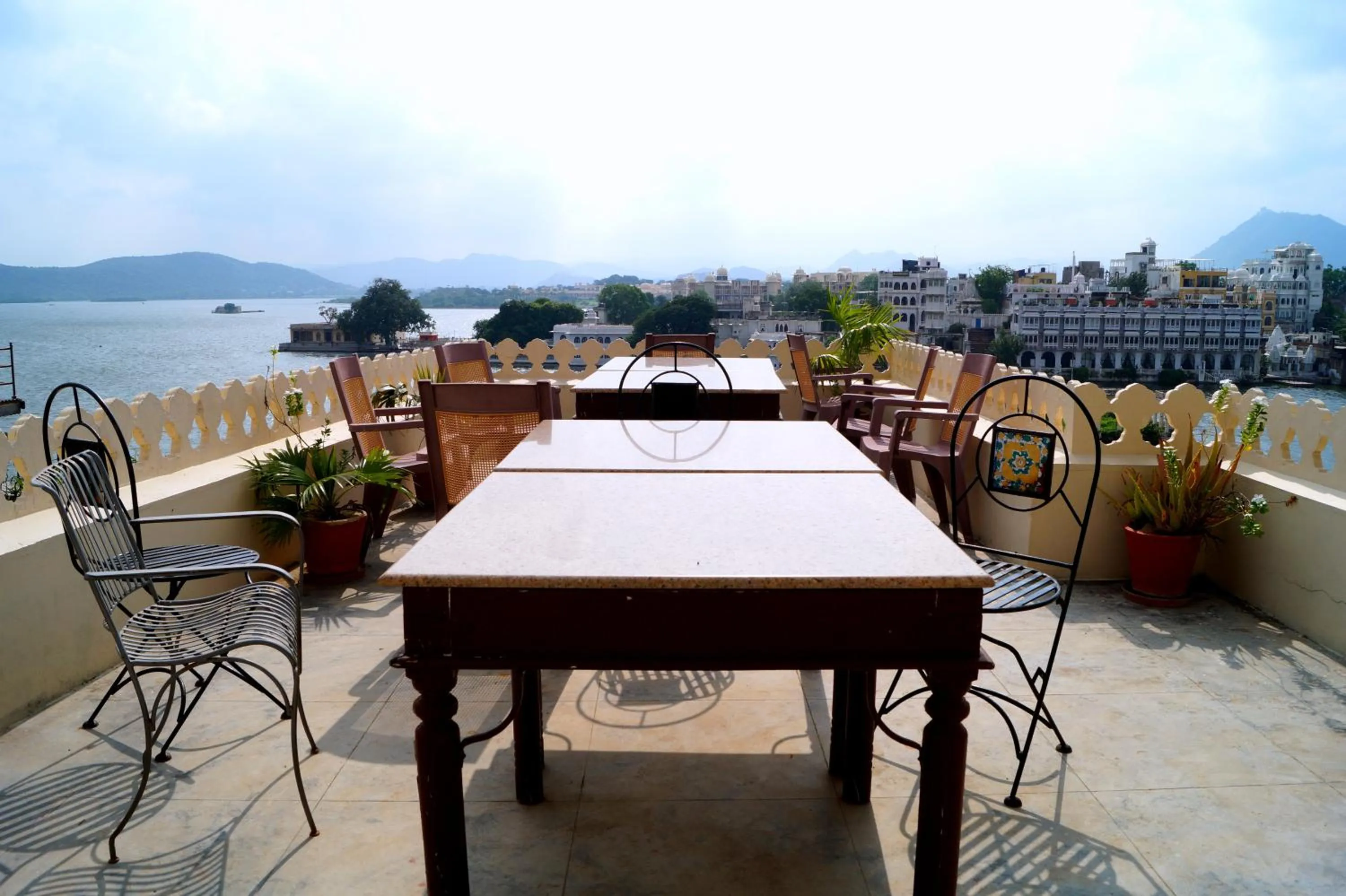 Restaurant/places to eat in Aashiya Haveli