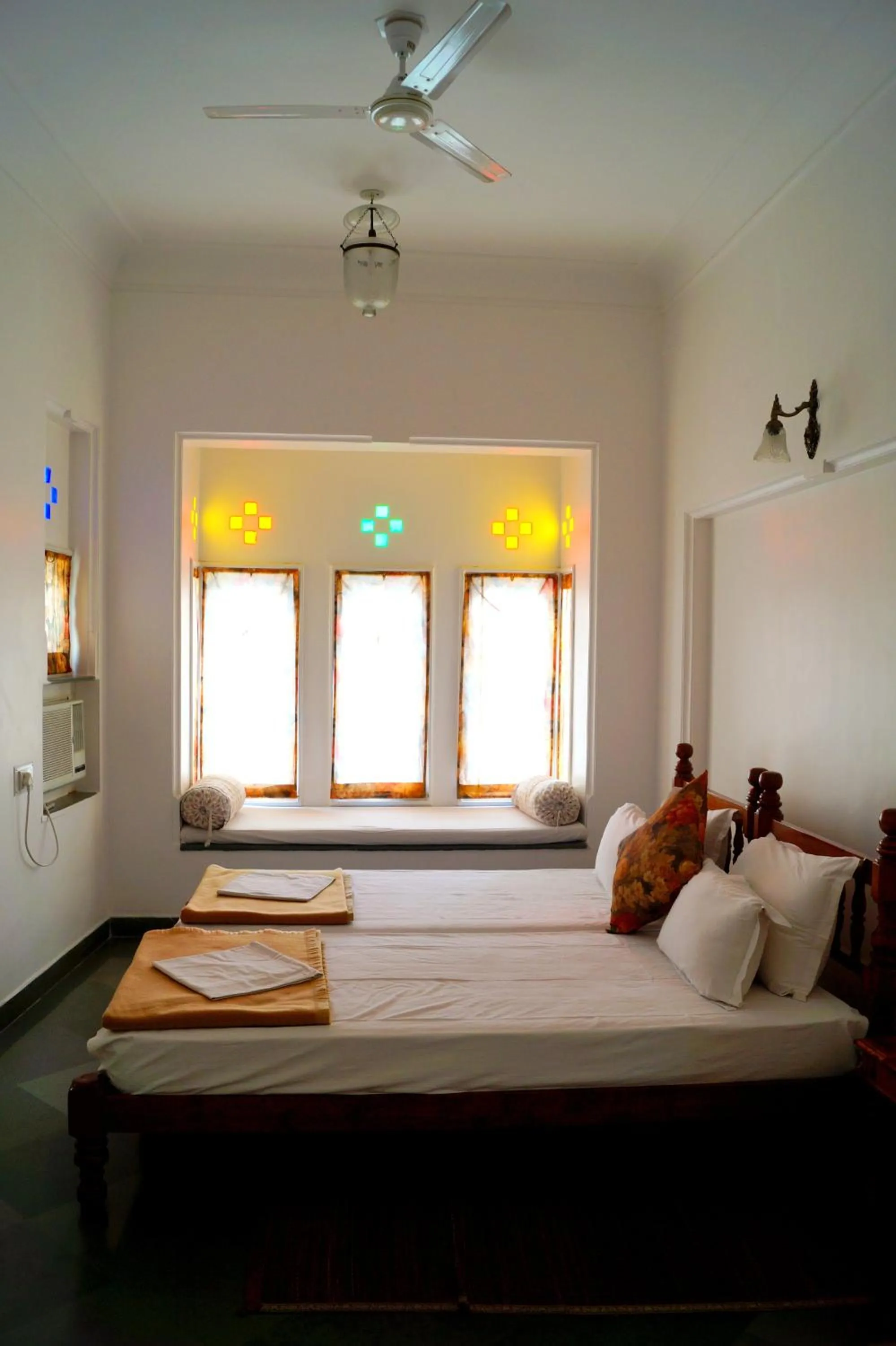 Photo of the whole room, Bed in Aashiya Haveli