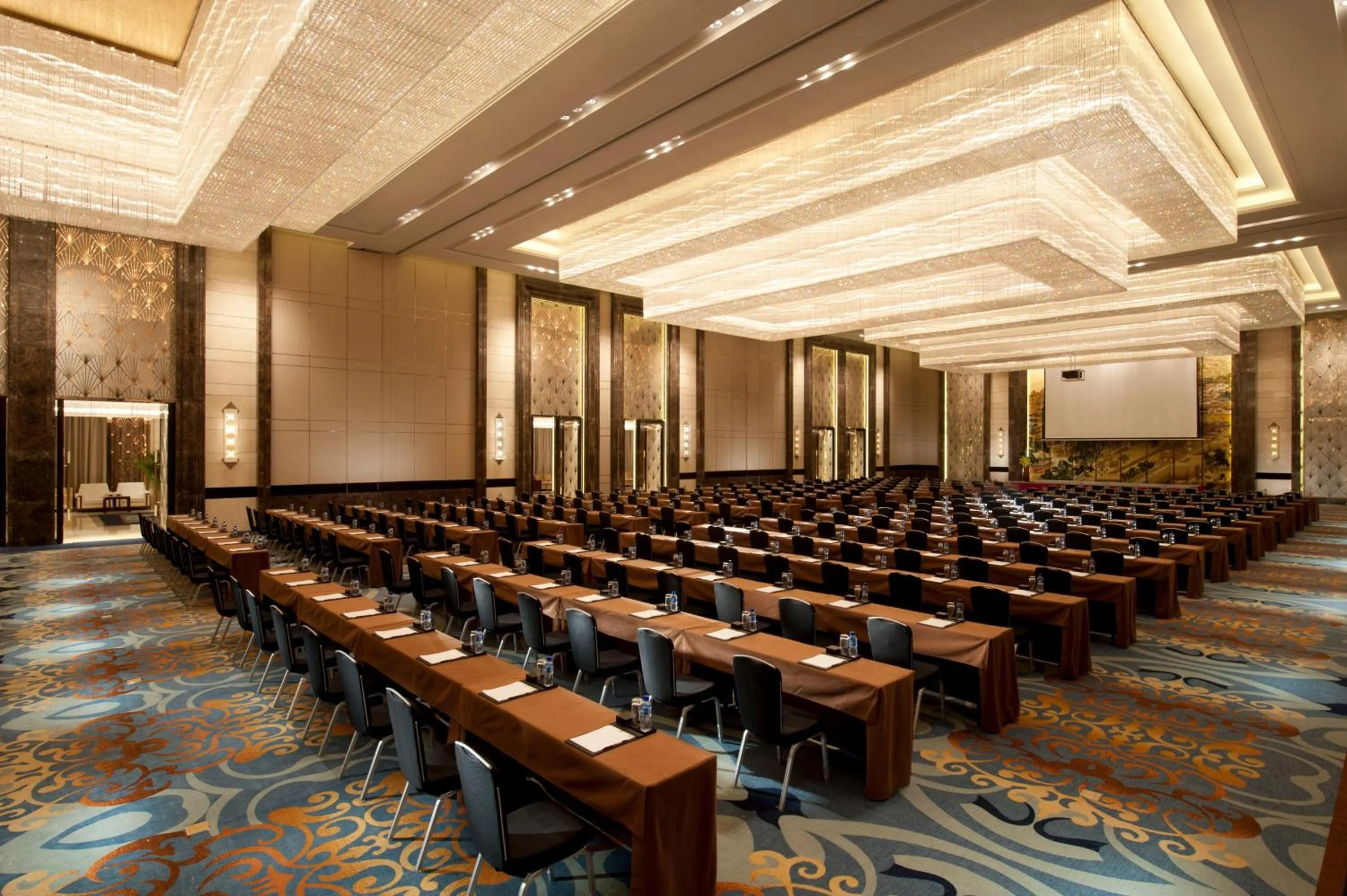 Business facilities in Wanda Realm Langfang