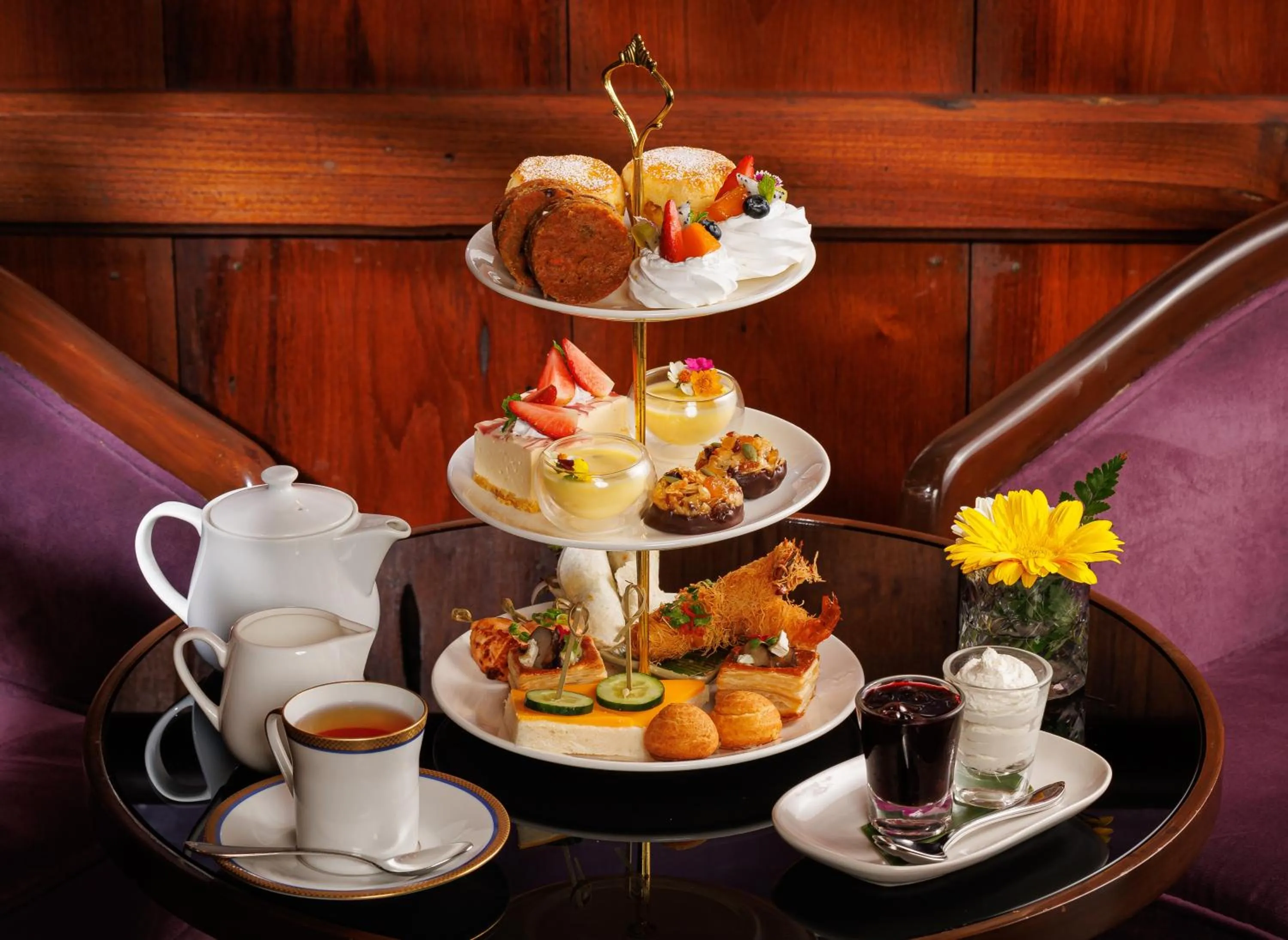 Food and drinks in 137 Pillars House