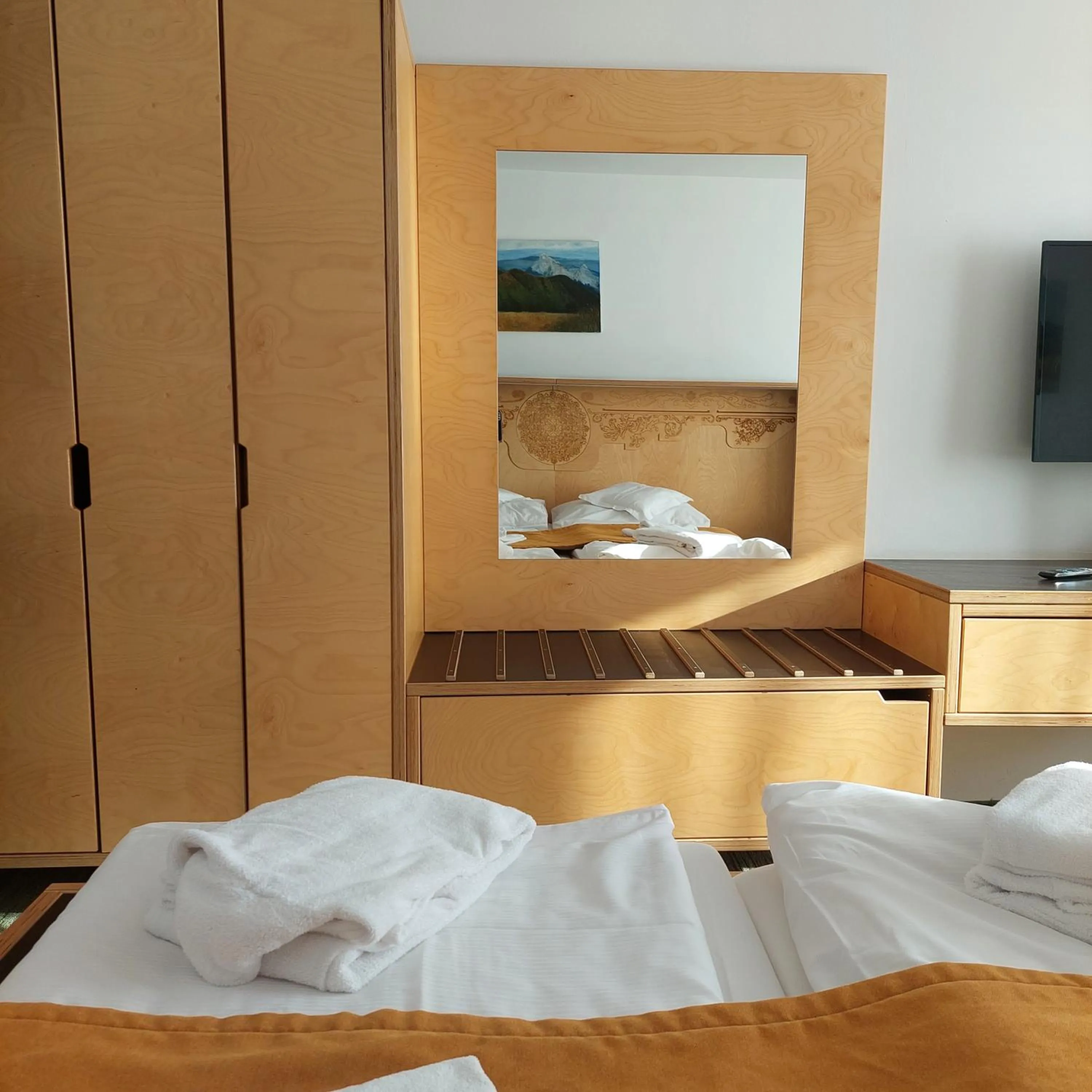 wardrobe, Bed in Hotel Diery
