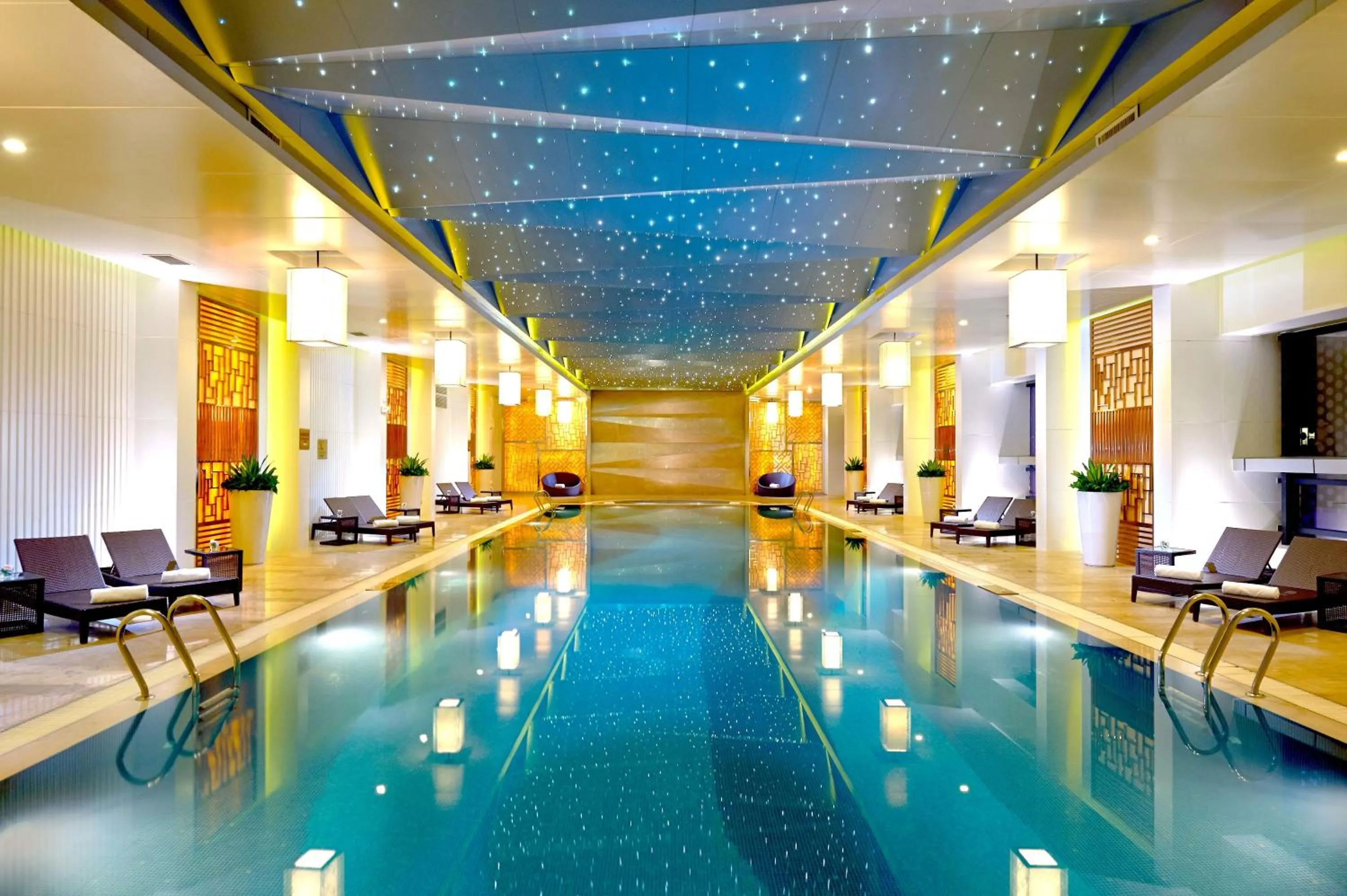 Swimming pool in Radisson Blu Hotel Liuzhou