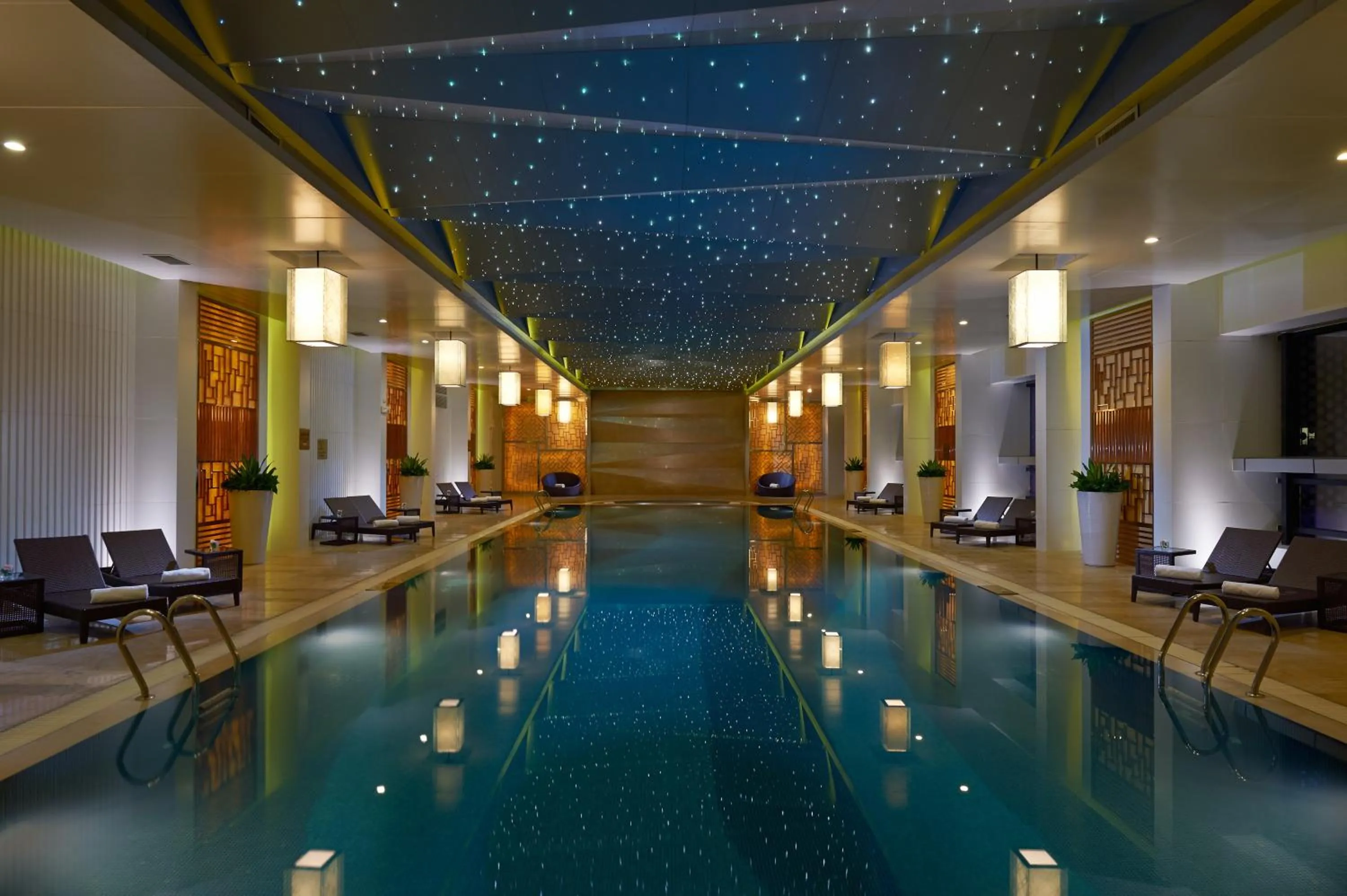 Swimming pool in Radisson Blu Hotel Liuzhou