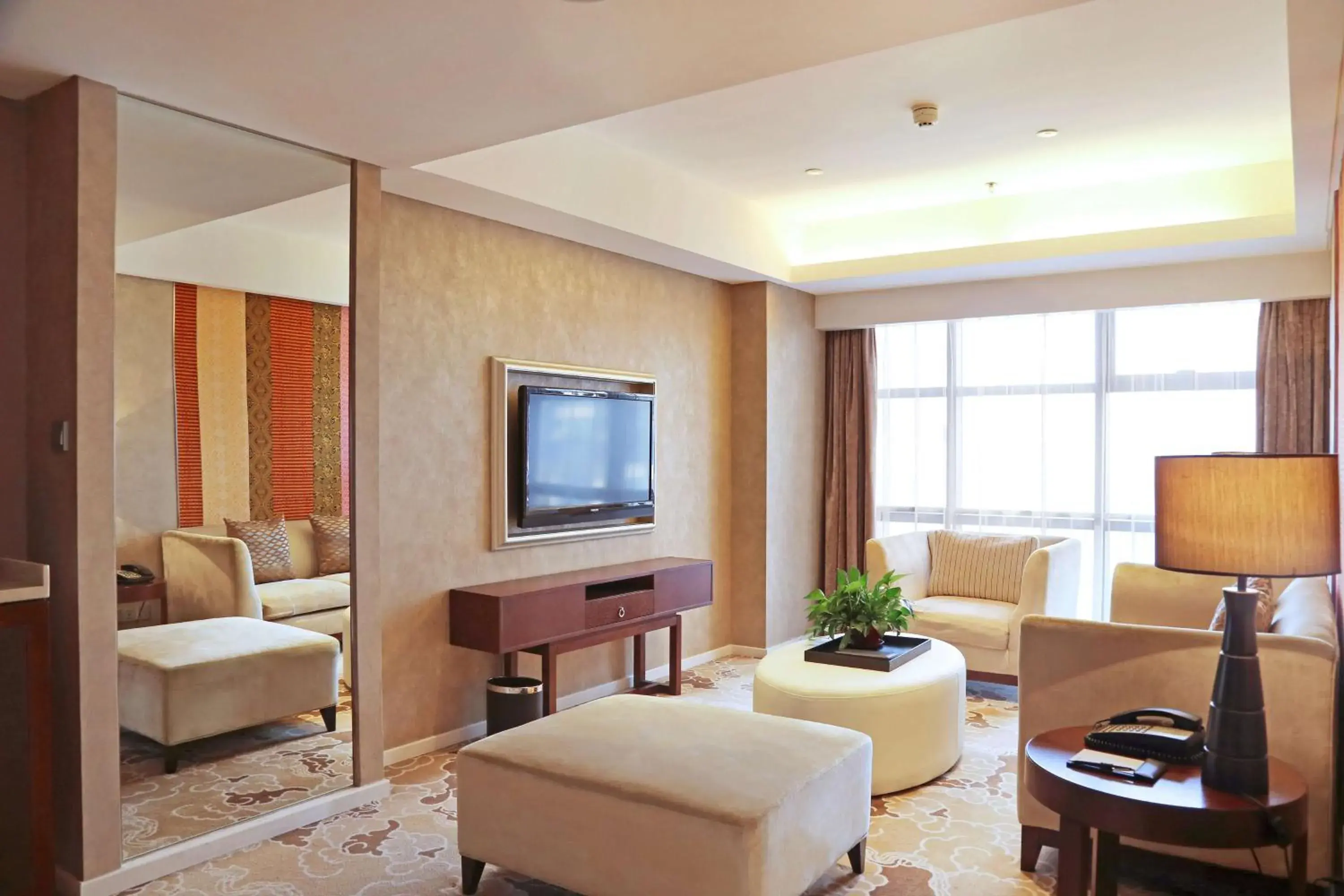 Executive Suite with Mountain View - single occupancy in Radisson Blu Hotel Liuzhou Executive Suite with Mountain View - single occupancy in Radisson Blu Hotel Liuzhou