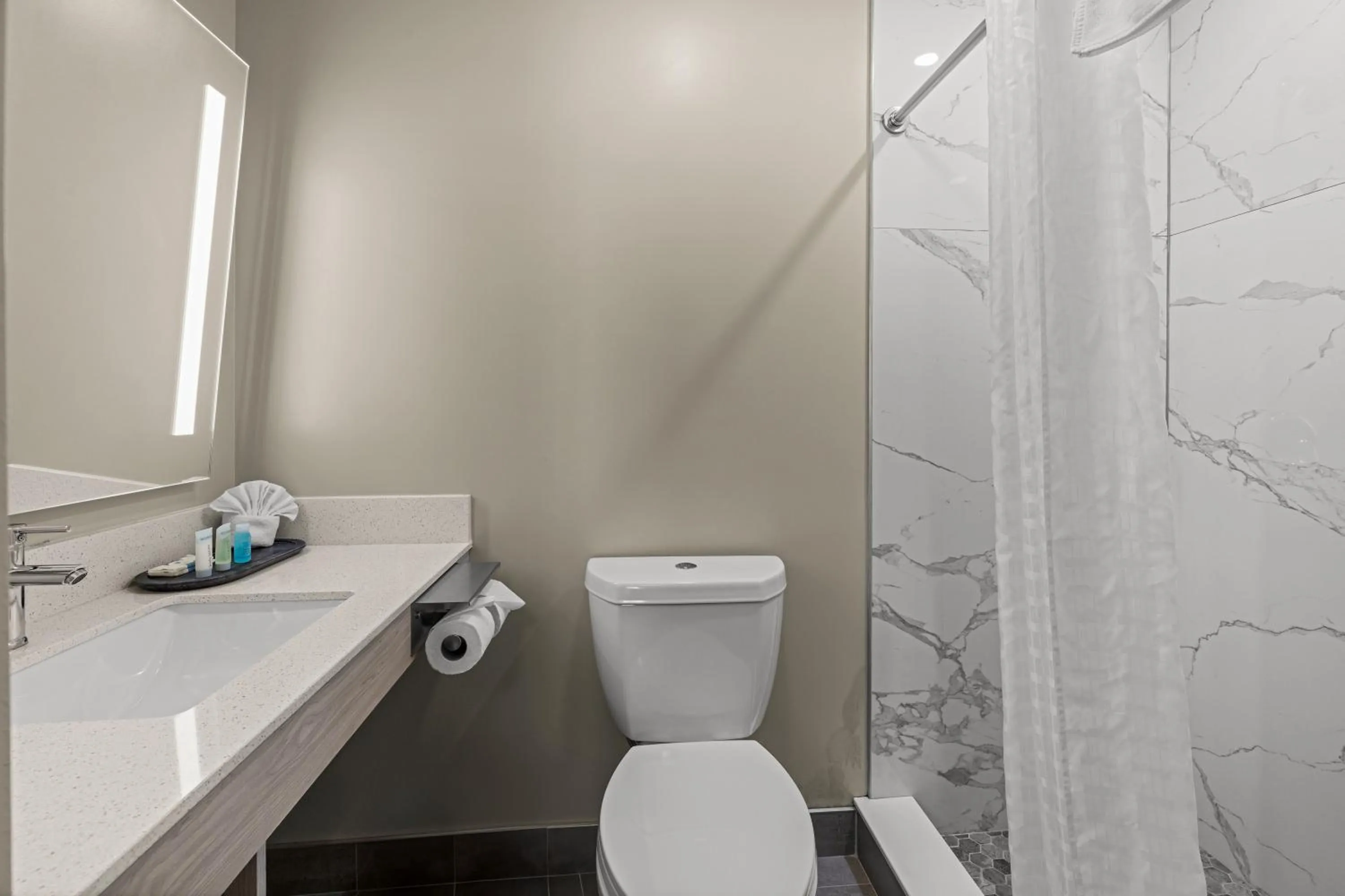 Shower in The Mulberry Hotel