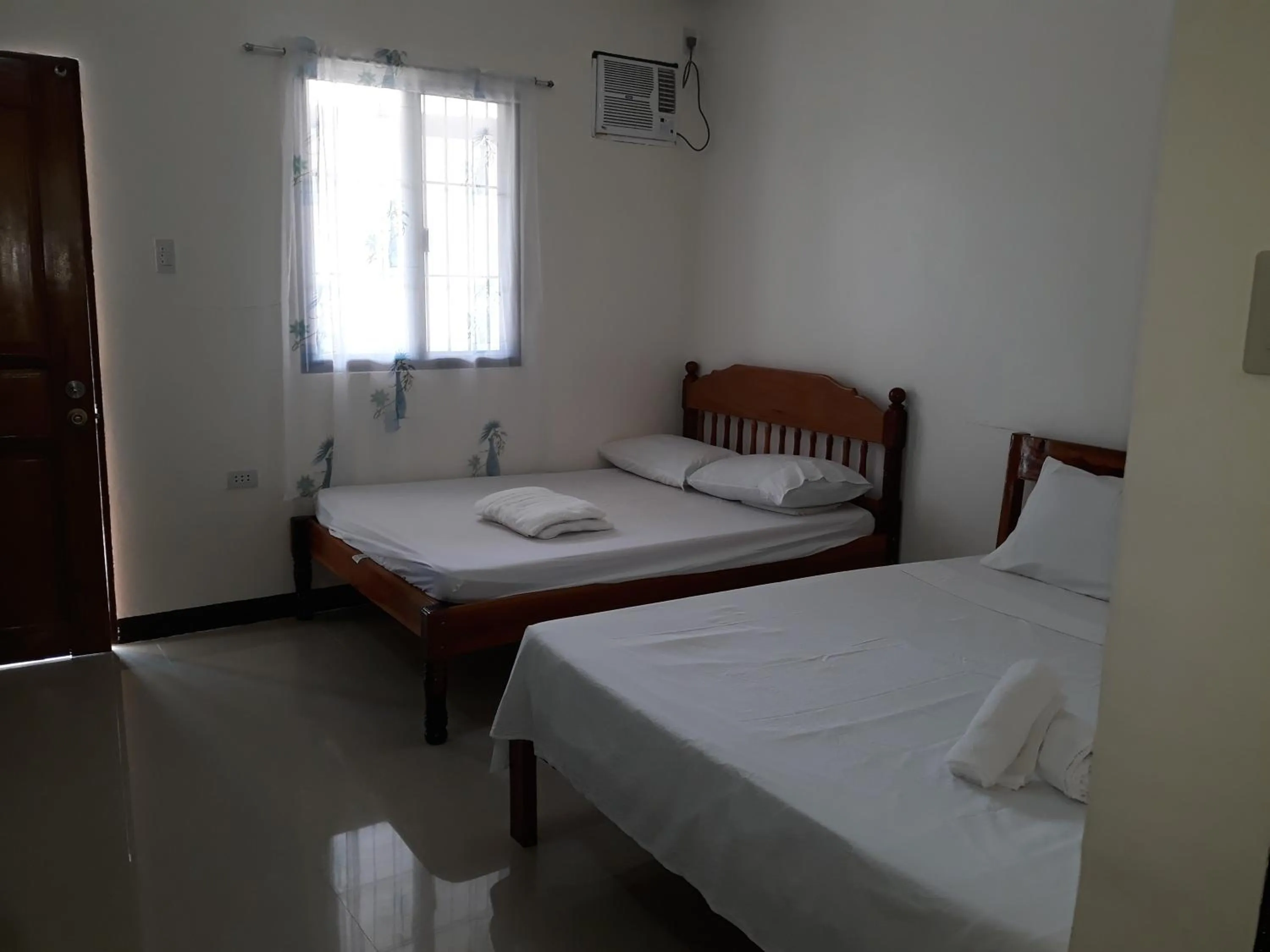 Photo of the whole room, Bed in Gardenview Homestay Siargao