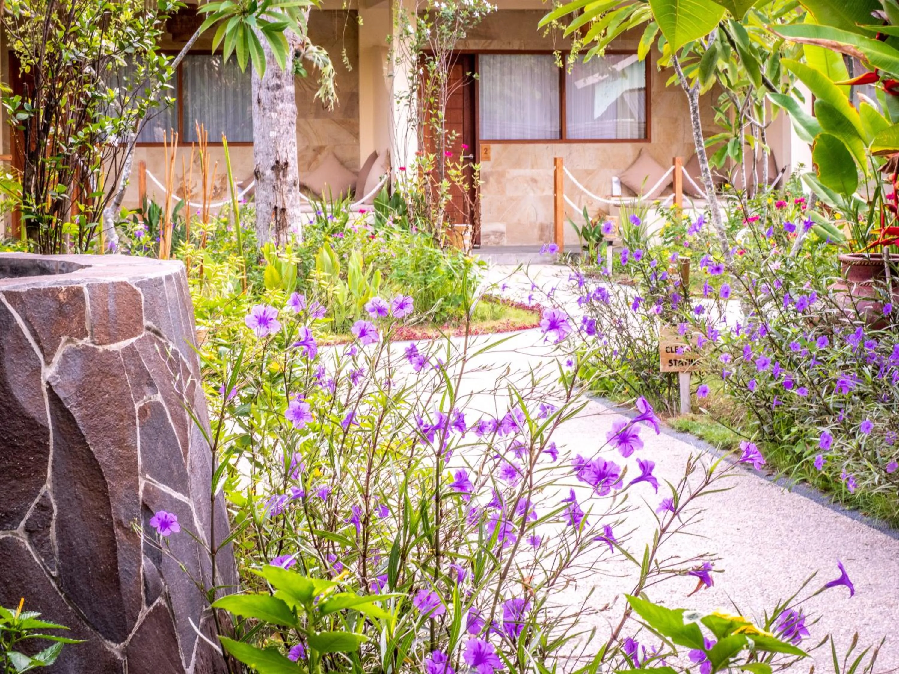 Facade/entrance in Mango Lodge