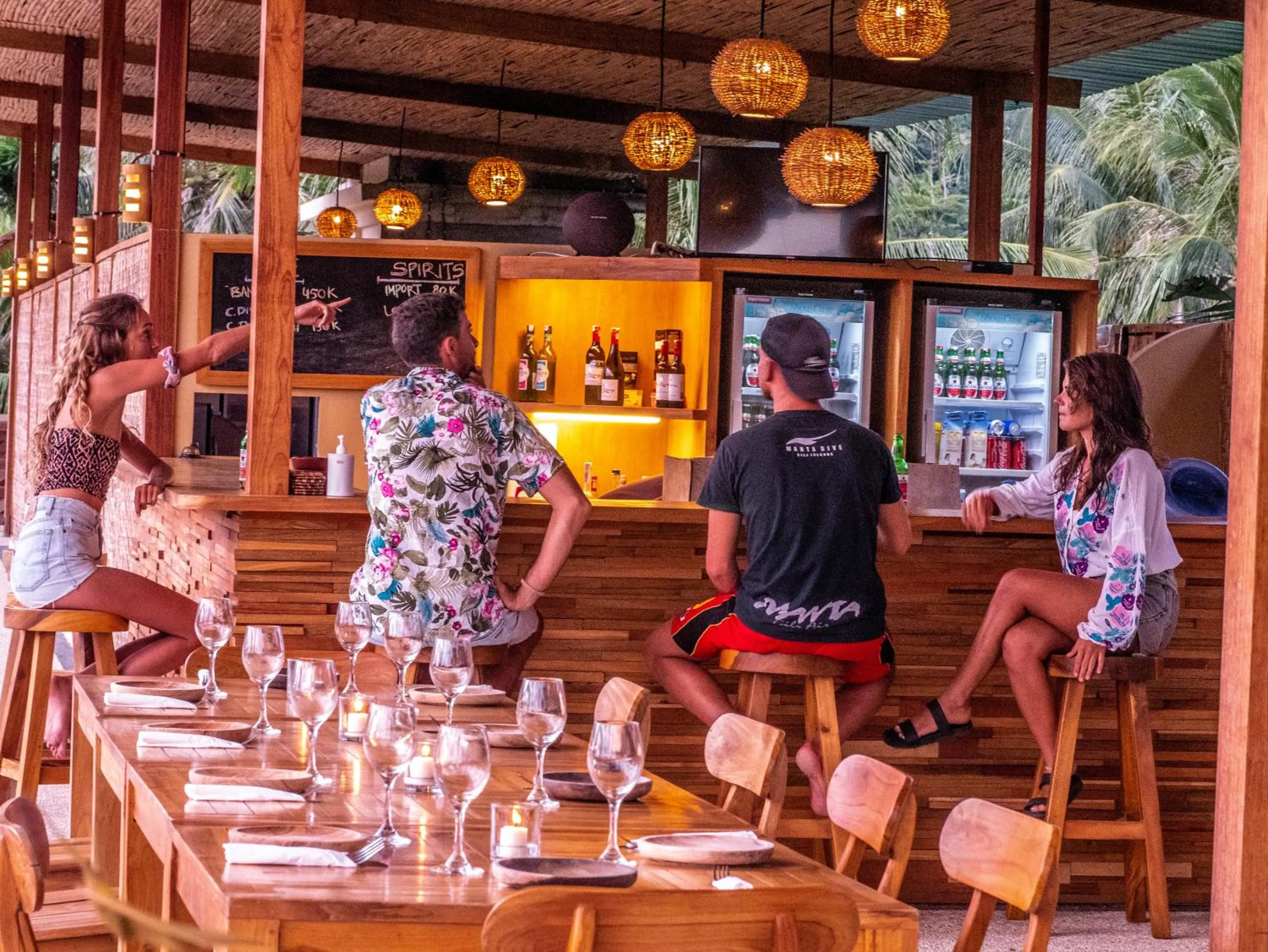 Restaurant/places to eat in Mango Lodge