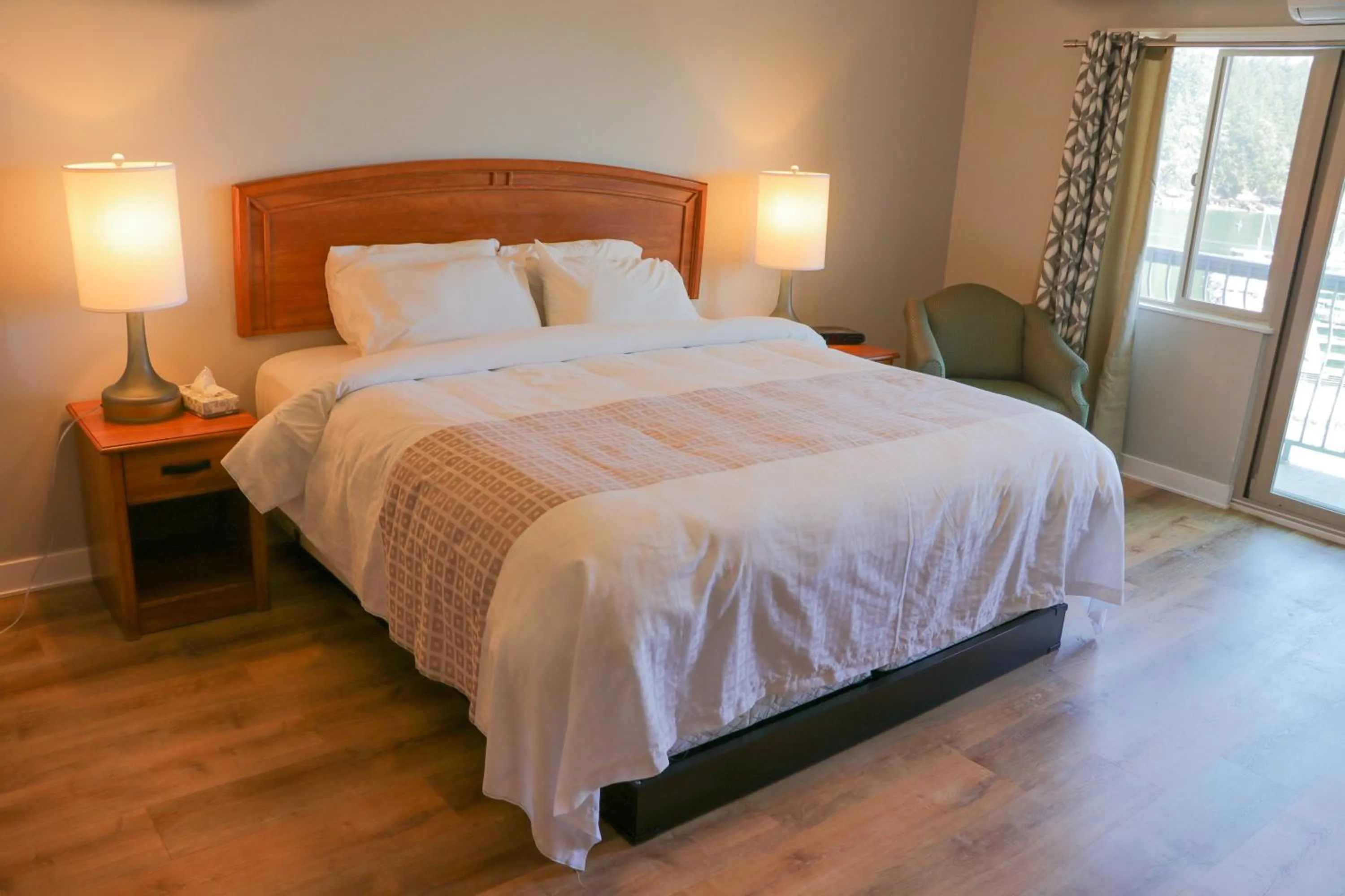 Bed in The Waterfront Suites and Marina