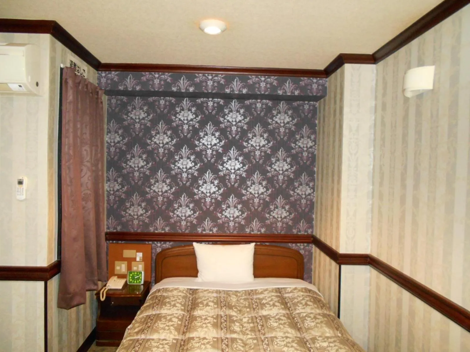 Bed in Nishikawaguchi Station Hotel Stay Lounge