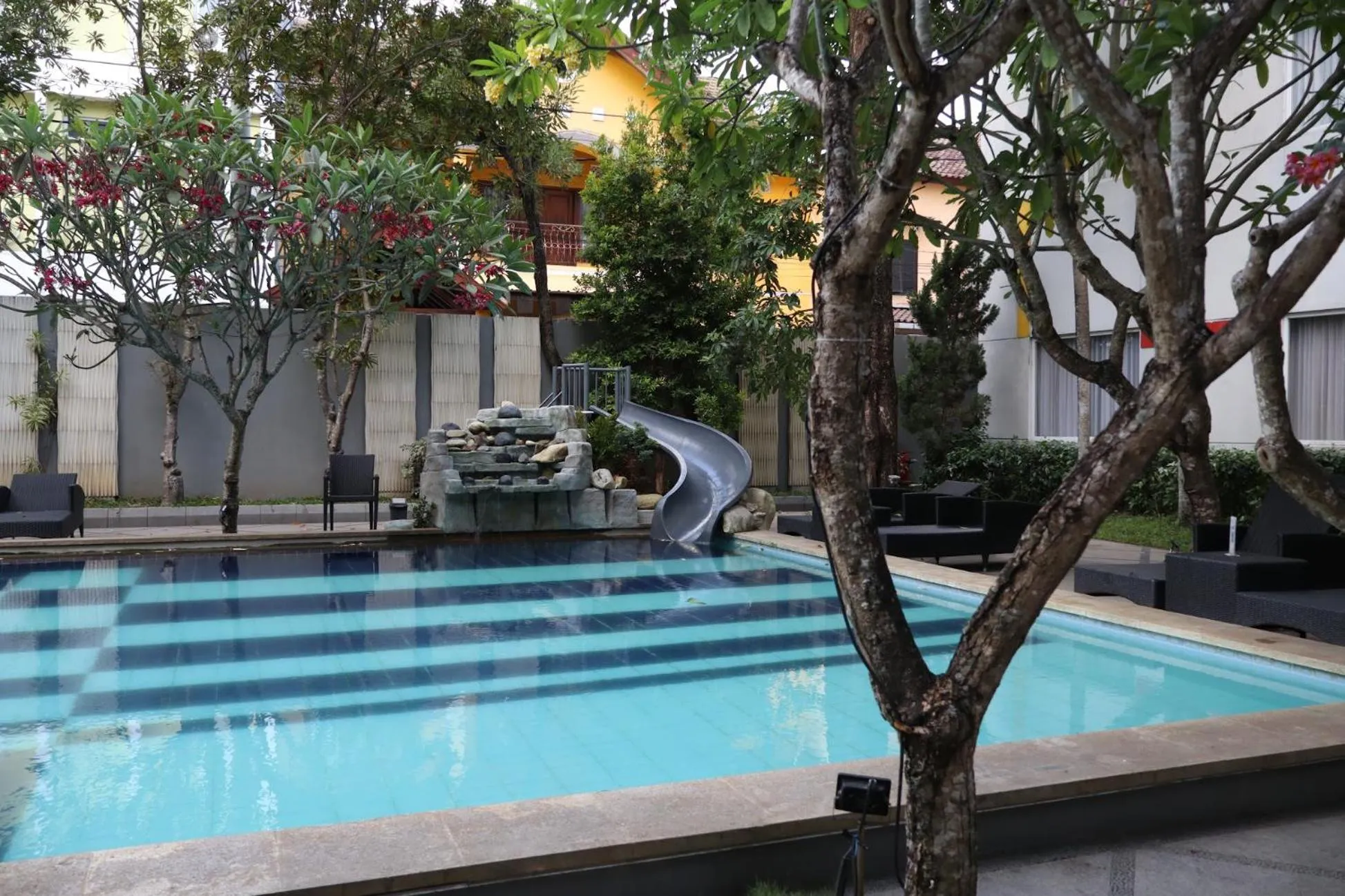 Swimming pool in The Victoria Hotel Yogyakarta