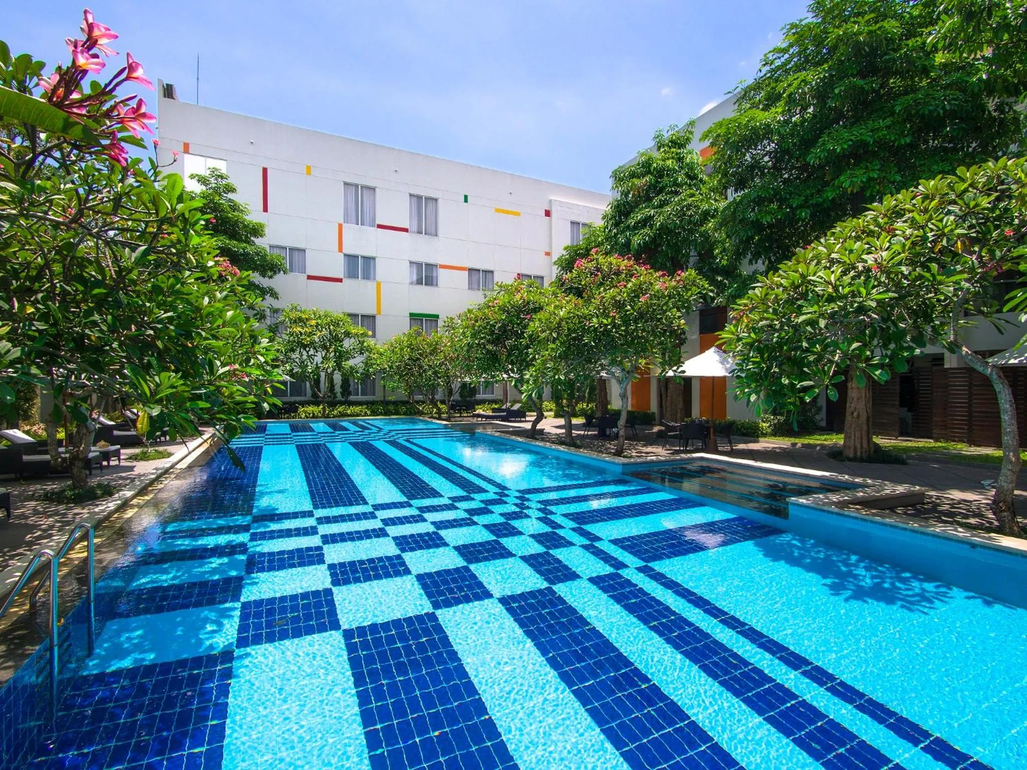 Swimming pool in The Victoria Hotel Yogyakarta